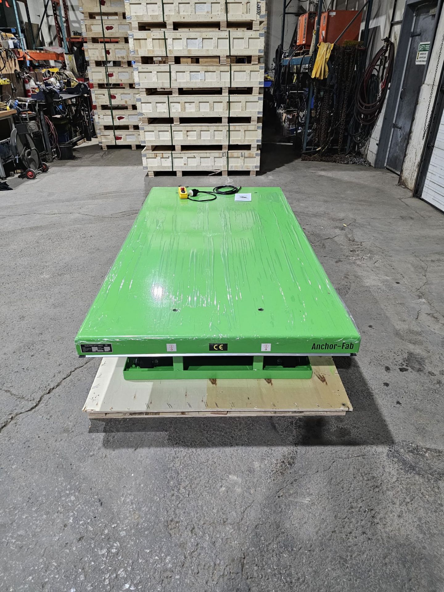 HW Hydraulic Lift Table 94" x 47" x 64" lift - 11,000lbs capacity - UNUSED and MINT - 220V - Image 5 of 8