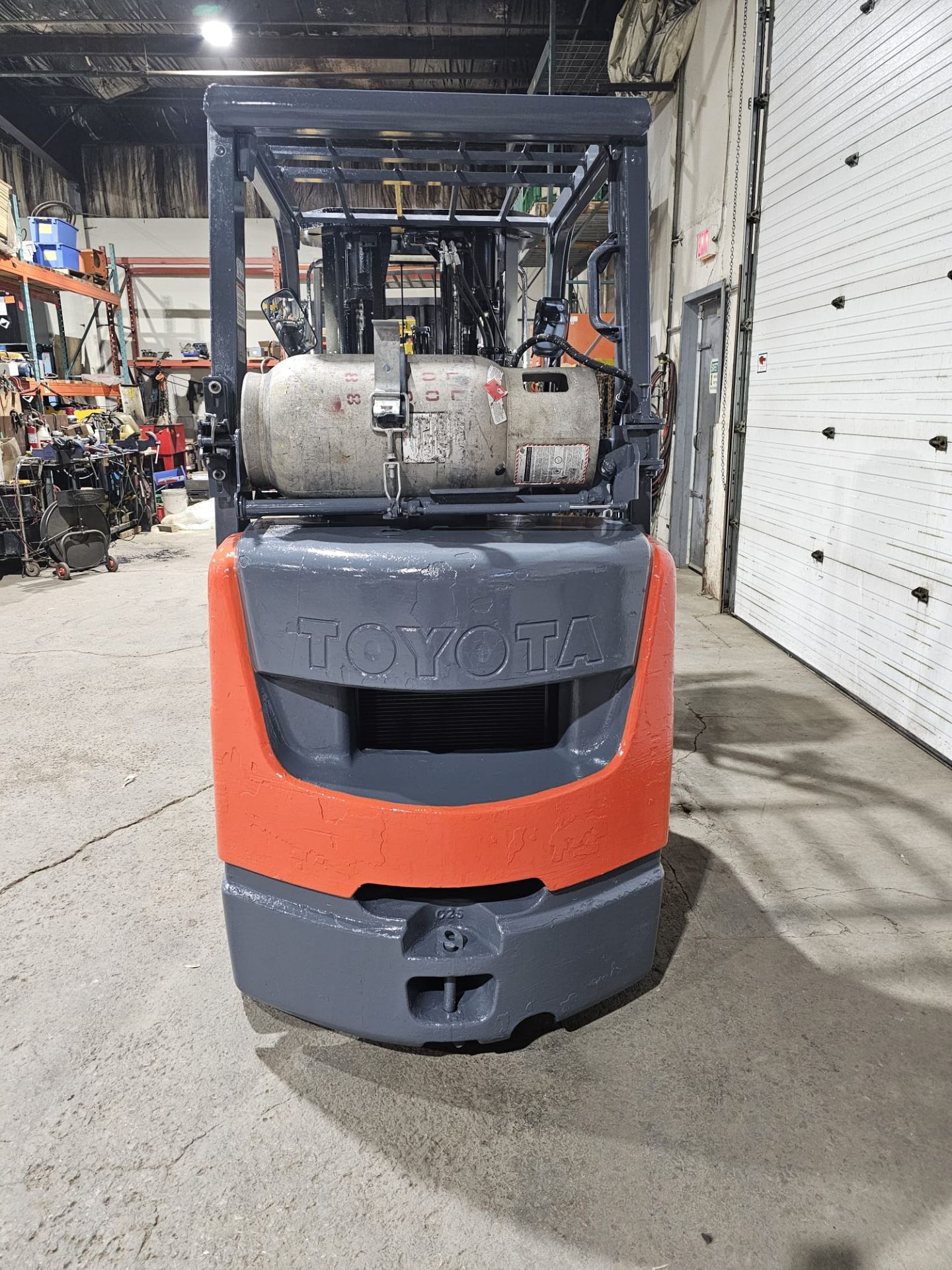 2018 TOYOTA 5,000lbs Capacity LPG (Propane) Forklift 4-STAGE with sideshift (no propane tank - Image 4 of 5