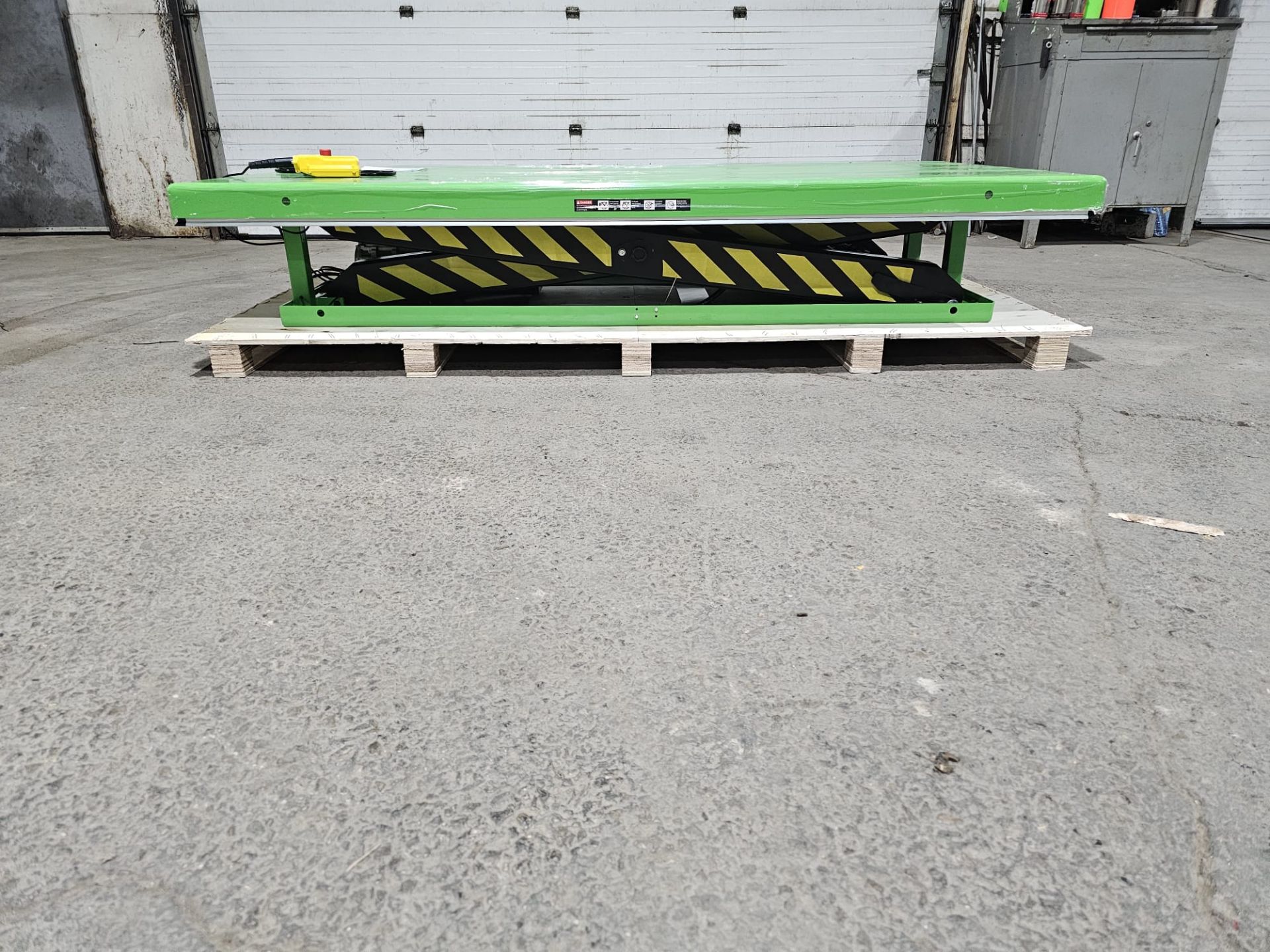 HW Hydraulic Lift Table 94" x 47" x 64" lift - 11,000lbs capacity - UNUSED and MINT - 220V - Image 2 of 8