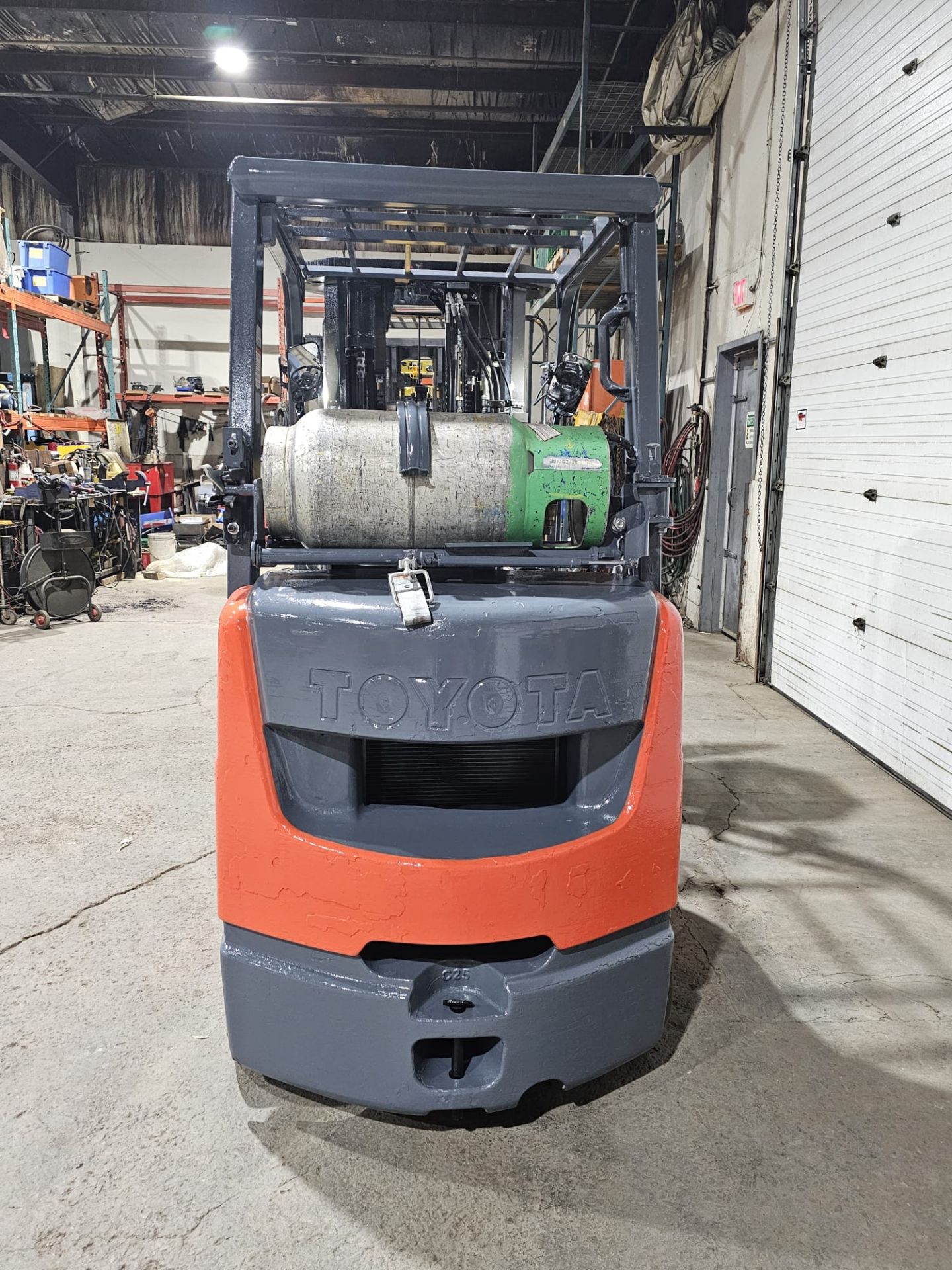 2018 TOYOTA 5,000lbs Capacity LPG (Propane) Forklift 4-STAGE with sideshift (no propane tank - Image 4 of 5