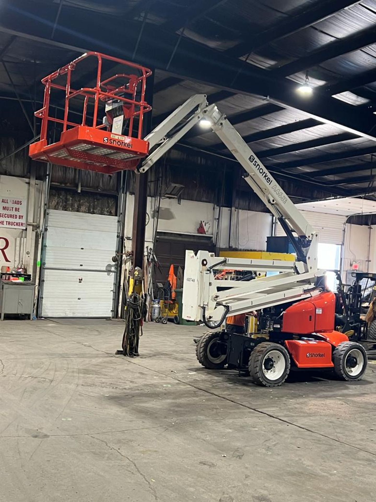 2015 Snorkel Model A46JE Electric Articulating Boom Lift with 46' high Reach with VERY LOW hours - - Image 9 of 11
