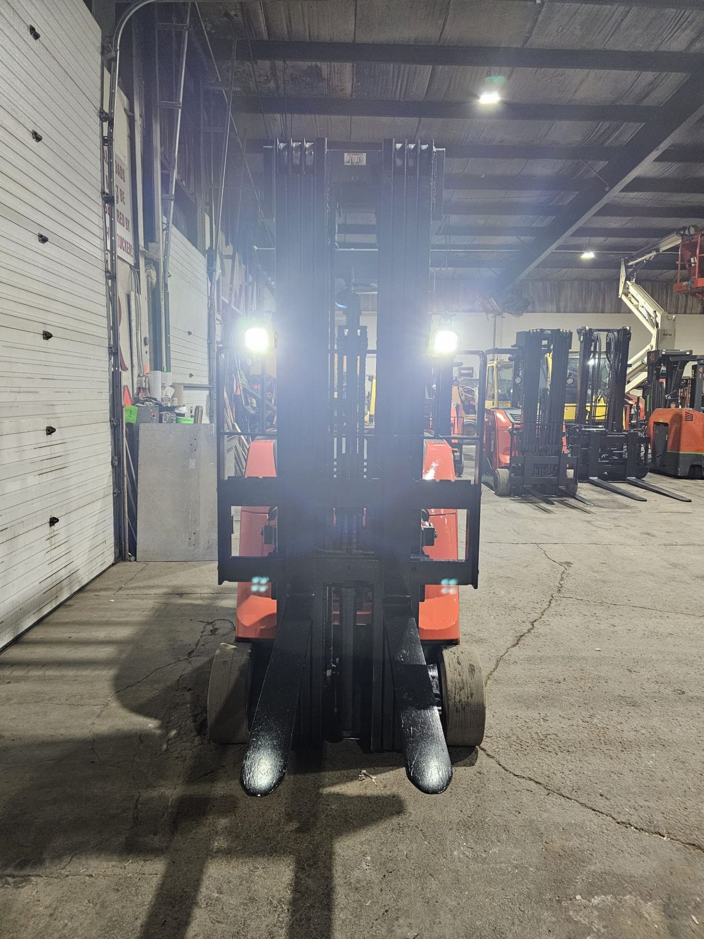 2017 Toyota 4,000lbs Capacity Stand On Electric Forklift with 4-STAGE Mast, sideshift, 36V Battery & - Image 4 of 6
