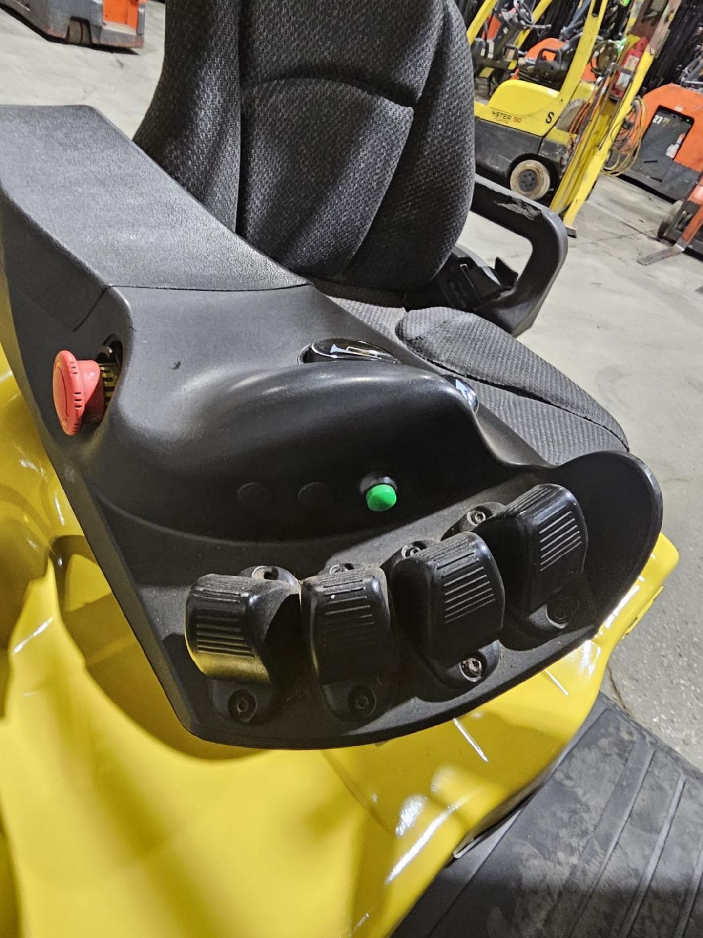 2018 Hyster 5000lbs Capacity Forklift Electric with 48v Battery & 4-STAGE MAST with Sideshift with 4 - Image 6 of 8