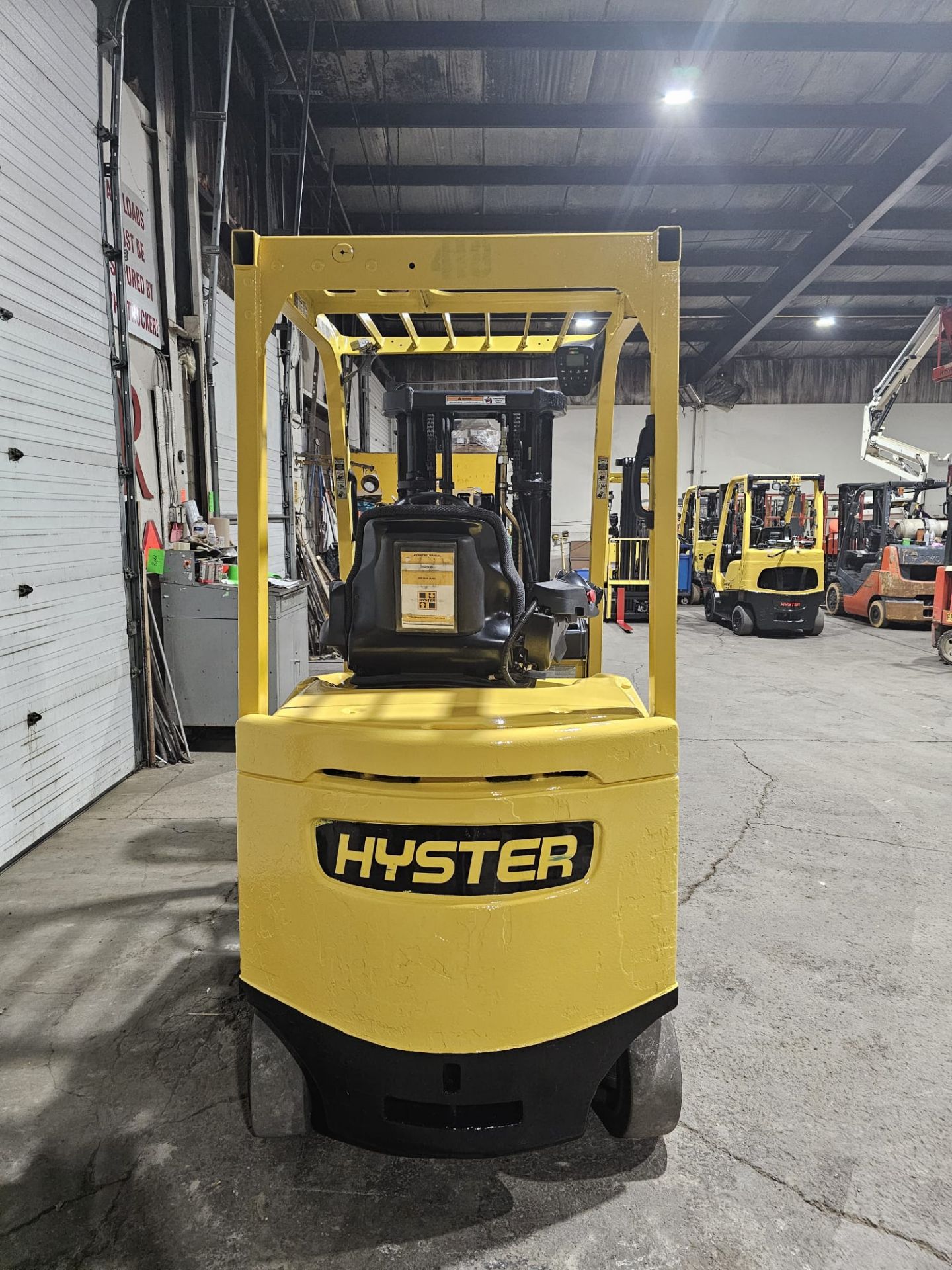 2011 HYSTER 4,500lbs Capacity Forklift indoor 3-STAGE MAST 48V Battery Sideshift & 4 functions and - Image 6 of 7