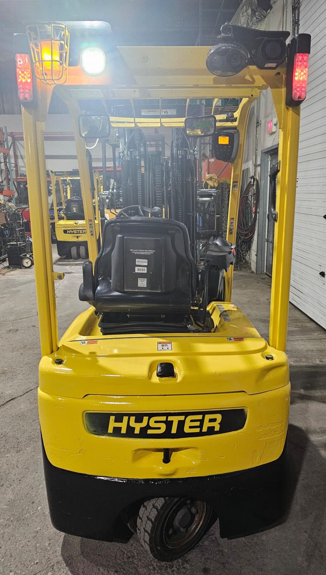2017 Hyster 3-wheel 3,500lbs Capacity Forklift Electric NEW BATTERY 36V with Sideshift and 3-STAGE - Image 6 of 7