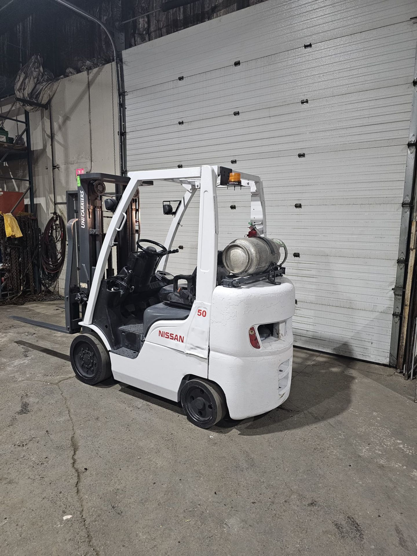 2013 Nissan 5000lbs Capacity LPG (Propane) forklift INDOOR 3-STAGE MAST with (no propane tank - Image 2 of 5