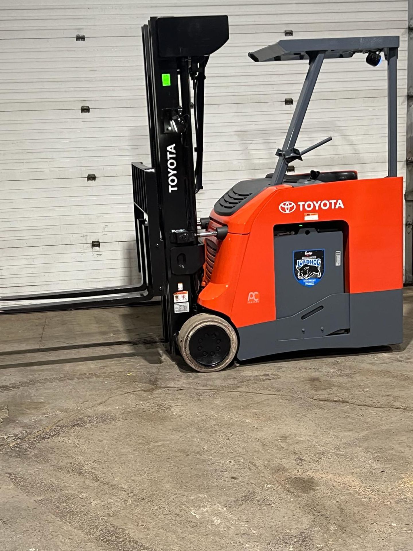 2017 Toyota 4,000lbs Capacity Stand On Electric Forklift with 4-STAGE Mast, sideshift, 36V Battery & - Image 3 of 5