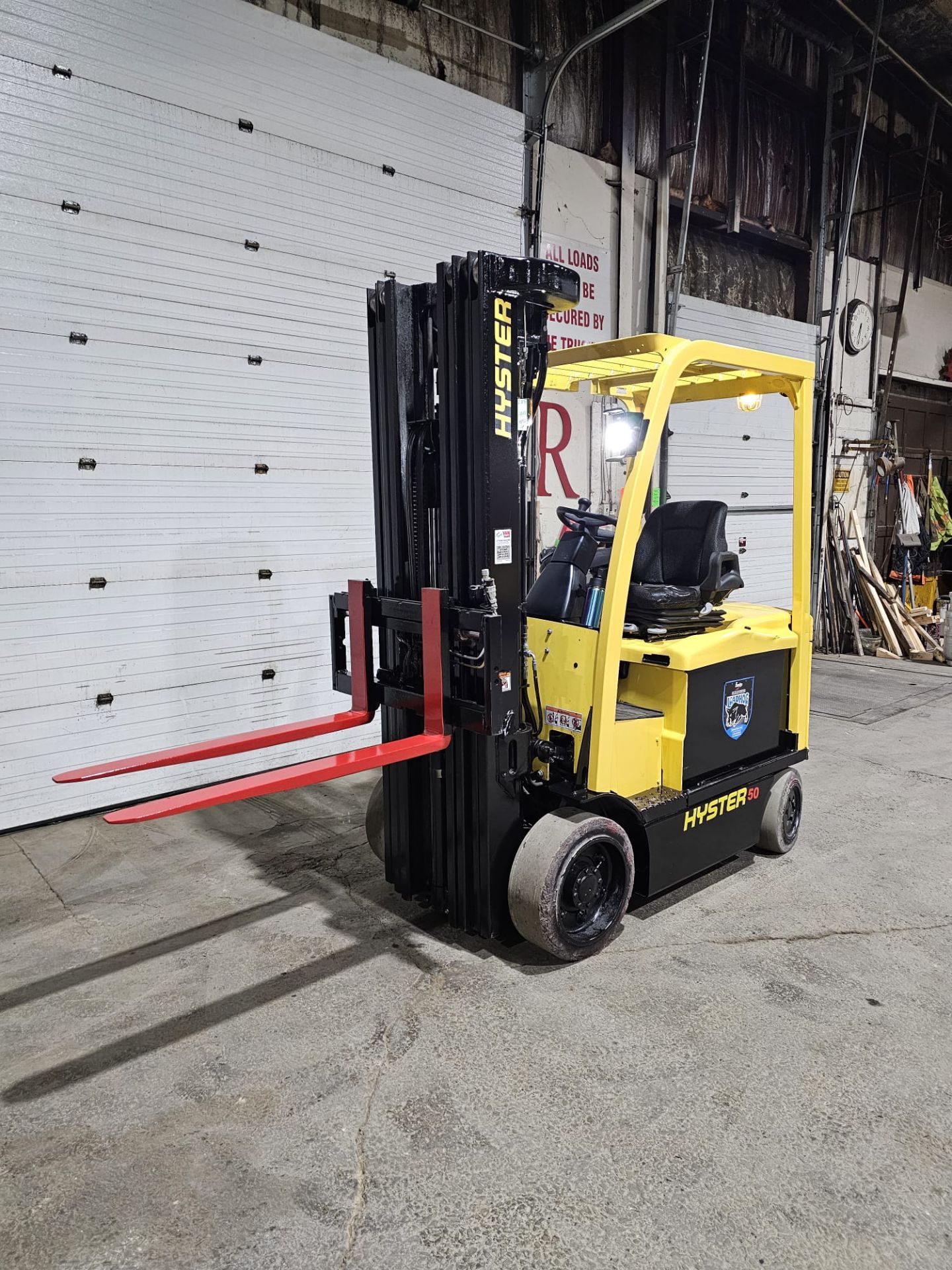 2018 Hyster 5,000lbs Capacity Forklift Electric 4-STAGE MAST with 48v Battery with sideshift Valid - Image 3 of 5