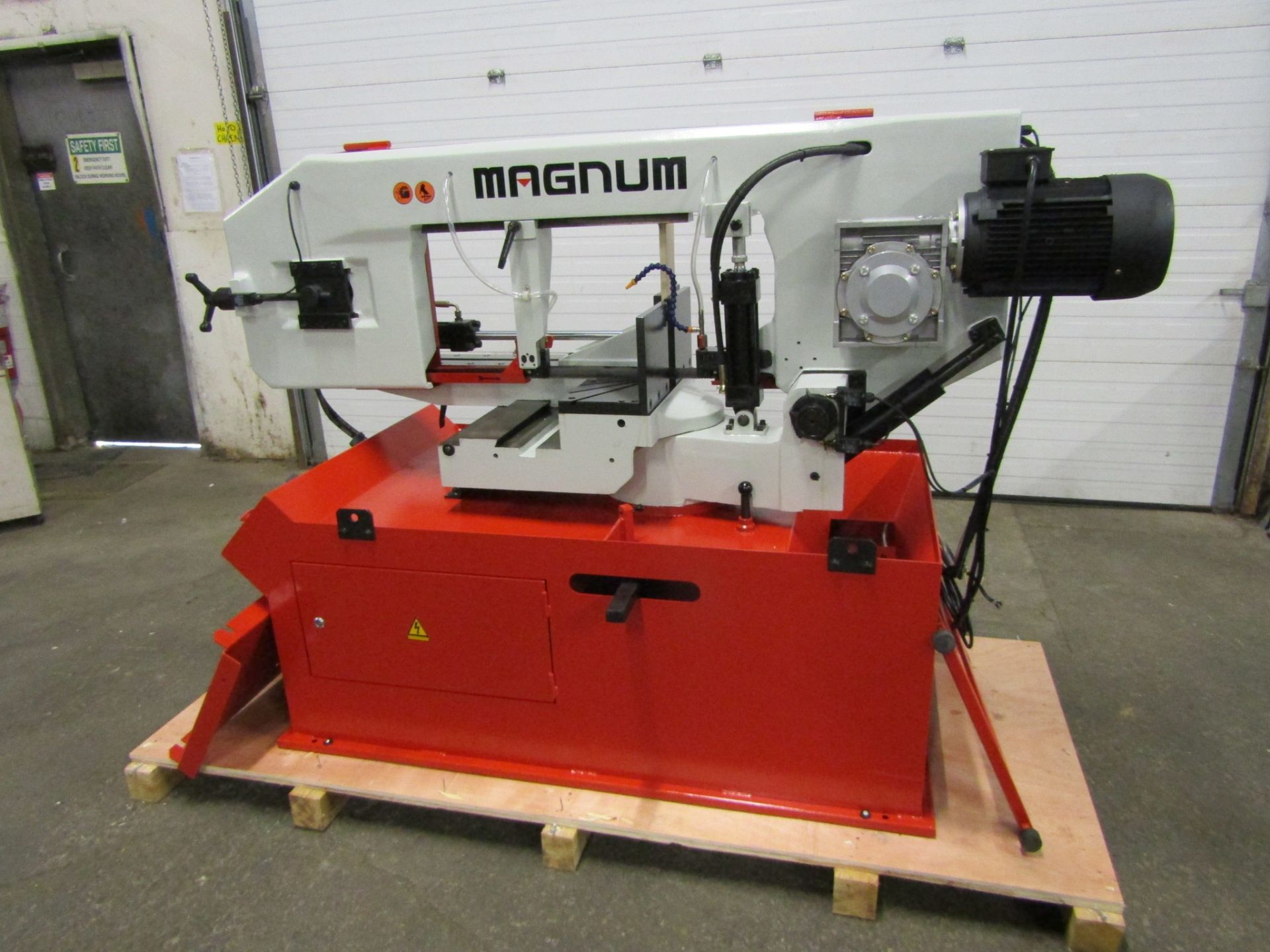 Magnum BSM-1813 Mitering Horizontal Band Saw - 18 X 13 inch CUTTING CAPACITY - hydraulic