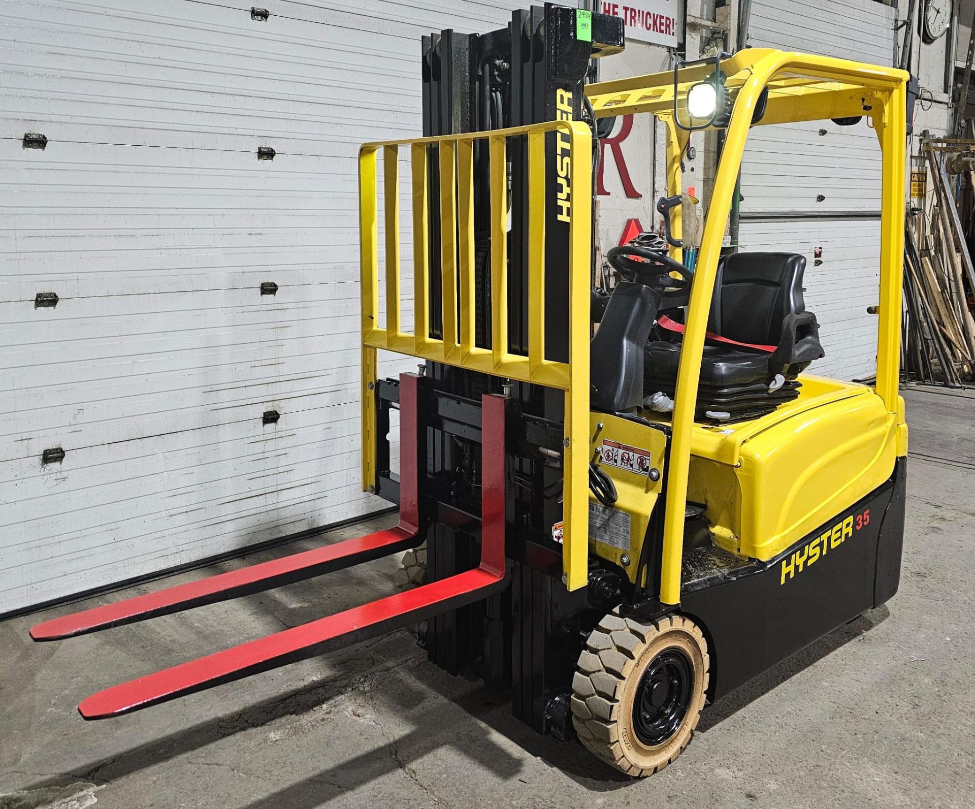 2017 Hyster 3-wheel 3,500lbs Capacity Forklift Electric NEW BATTERY 36V with Sideshift and 3-STAGE - Image 2 of 7