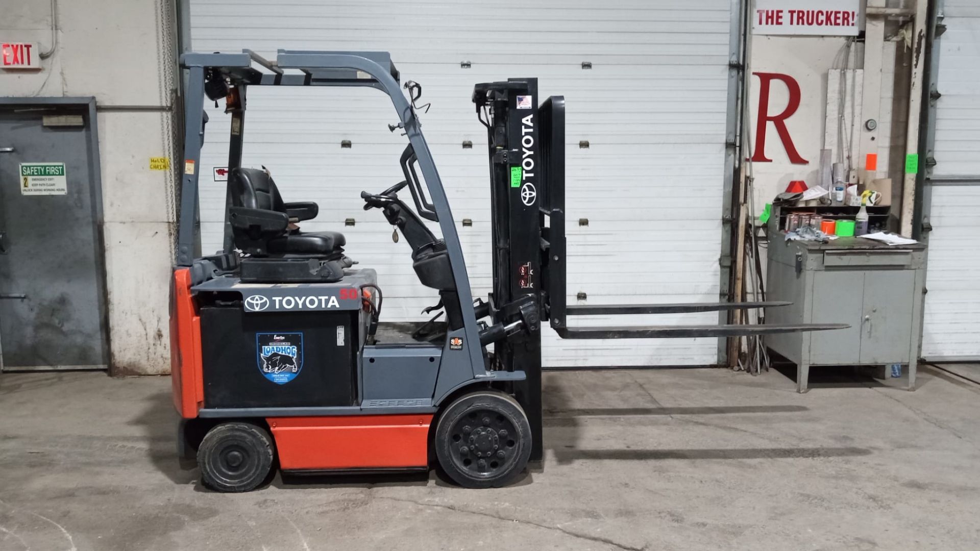 2017 TOYOTA 5,000lbs Capacity Electric Forklift 36V with sideshift and 60" forks - FREE CUSTOMS