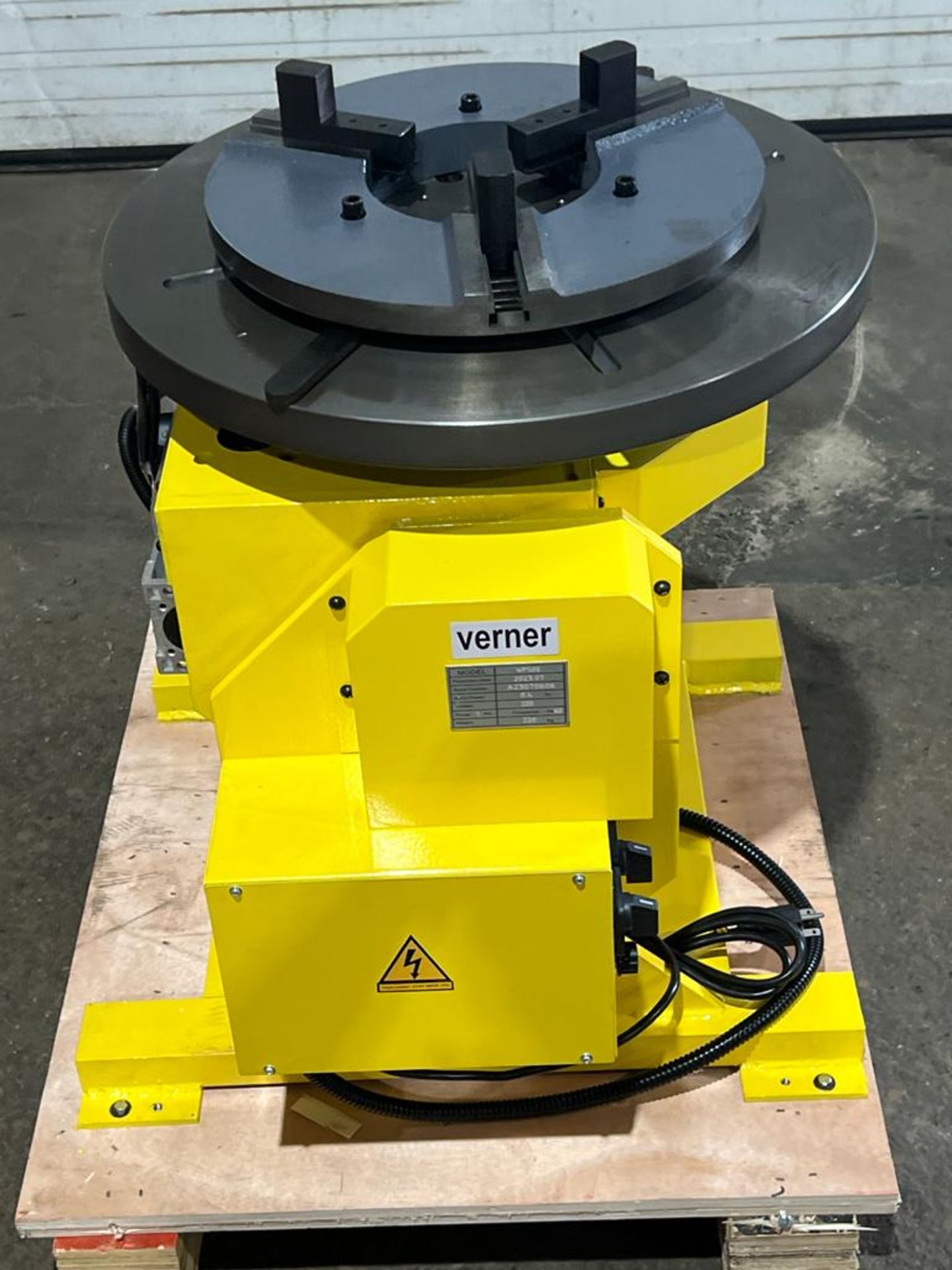 Verner model VD-1000 WELDING POSITIONER 1,000lbs capacity with 3-Jaw Clamping Chuck - tilt and - Image 3 of 5