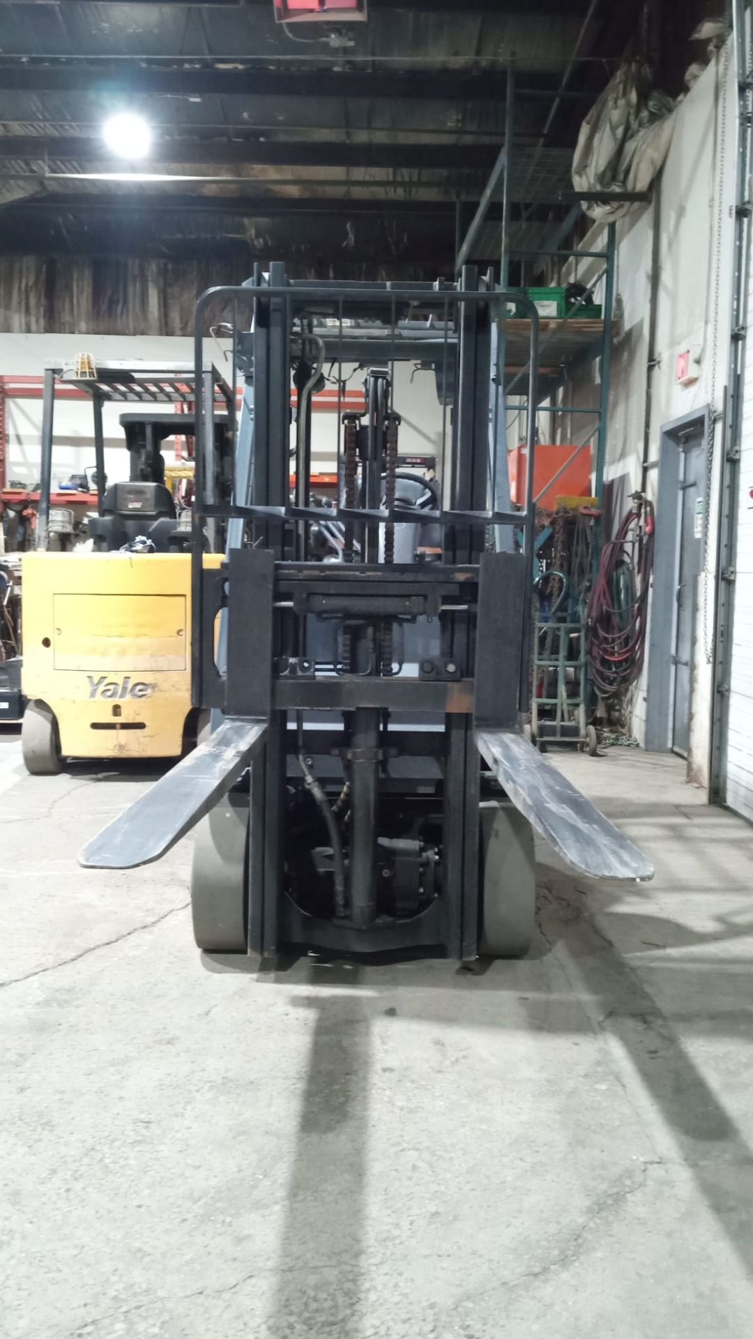2017 TOYOTA 5,000lbs Capacity Electric Forklift 36V with sideshift and 60" forks - FREE CUSTOMS - Image 6 of 6