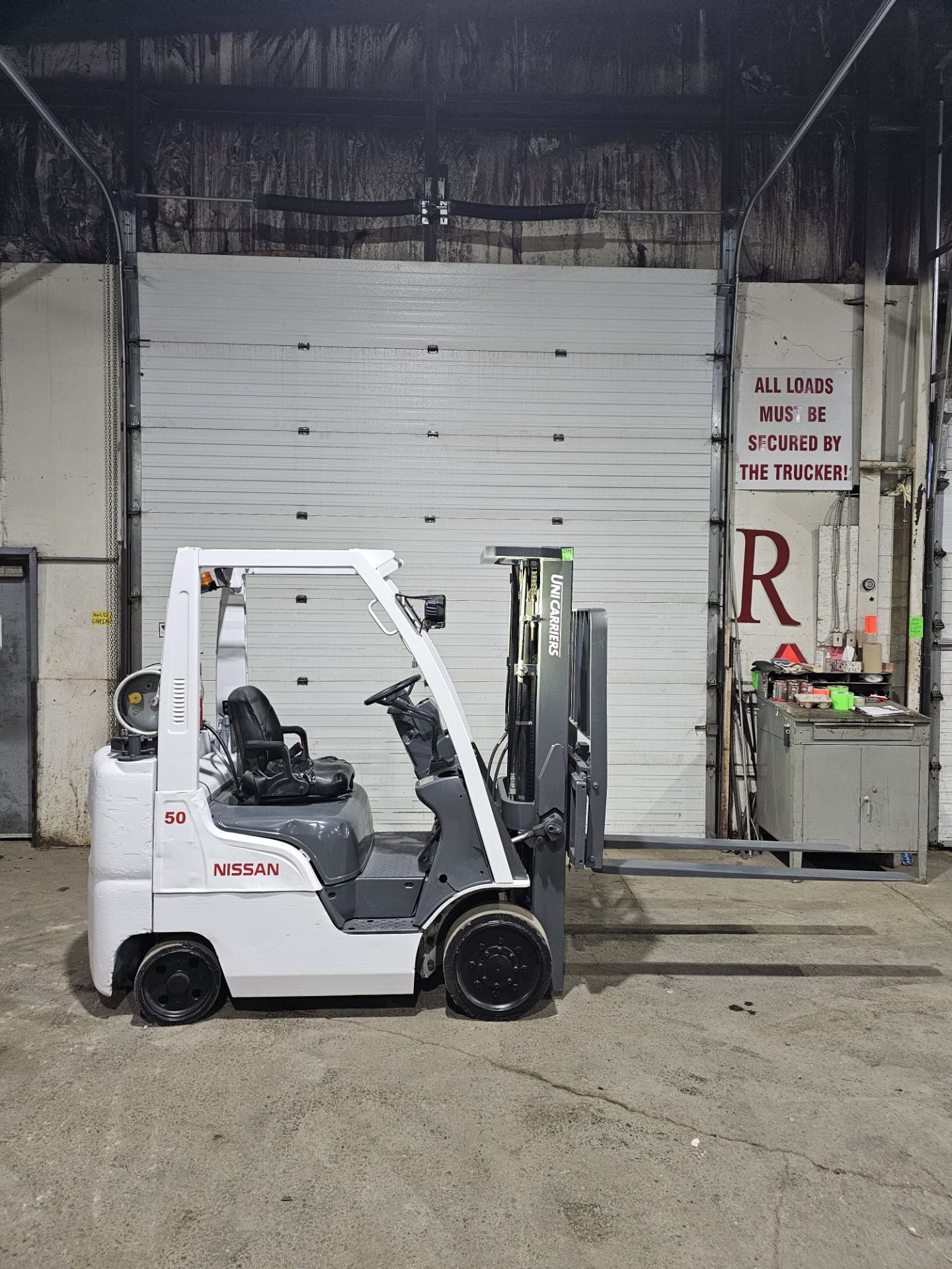 2015 Nissan 5000lbs Capacity LPG (Propane) Forklift 3-STAGE MAST with sideshift (no propane tank