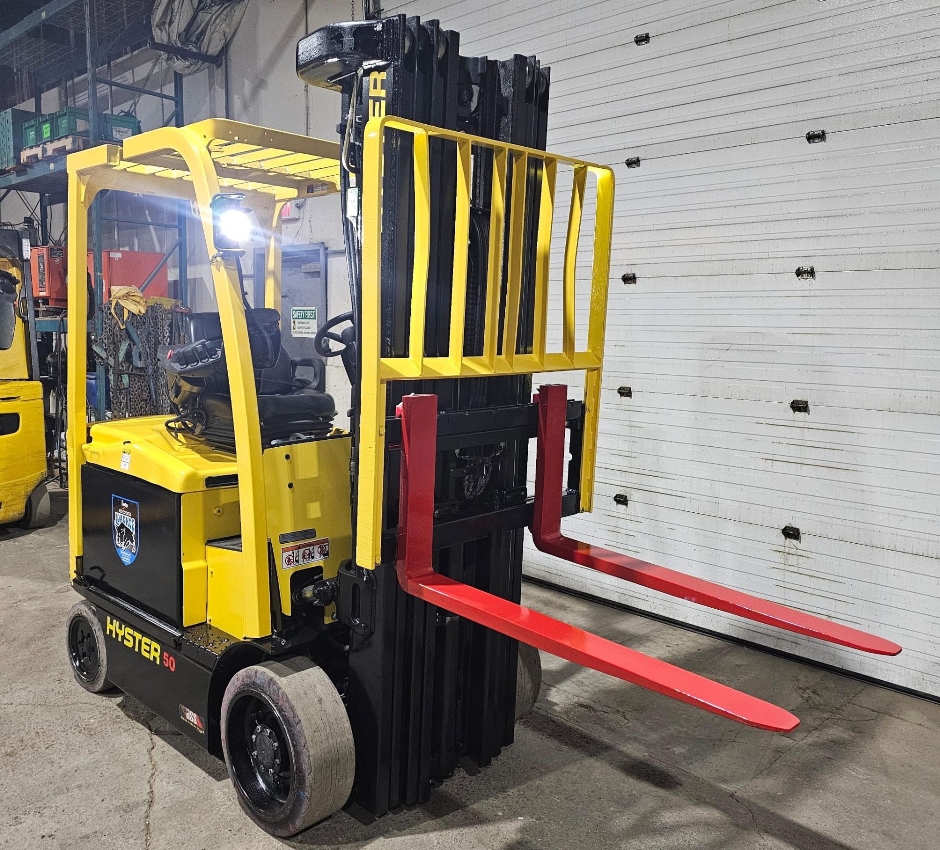 2018 Hyster 5,000lbs Capacity Forklift 48V Battery Sideshift 4-STAGE MAST with 4 functions and - Image 6 of 9