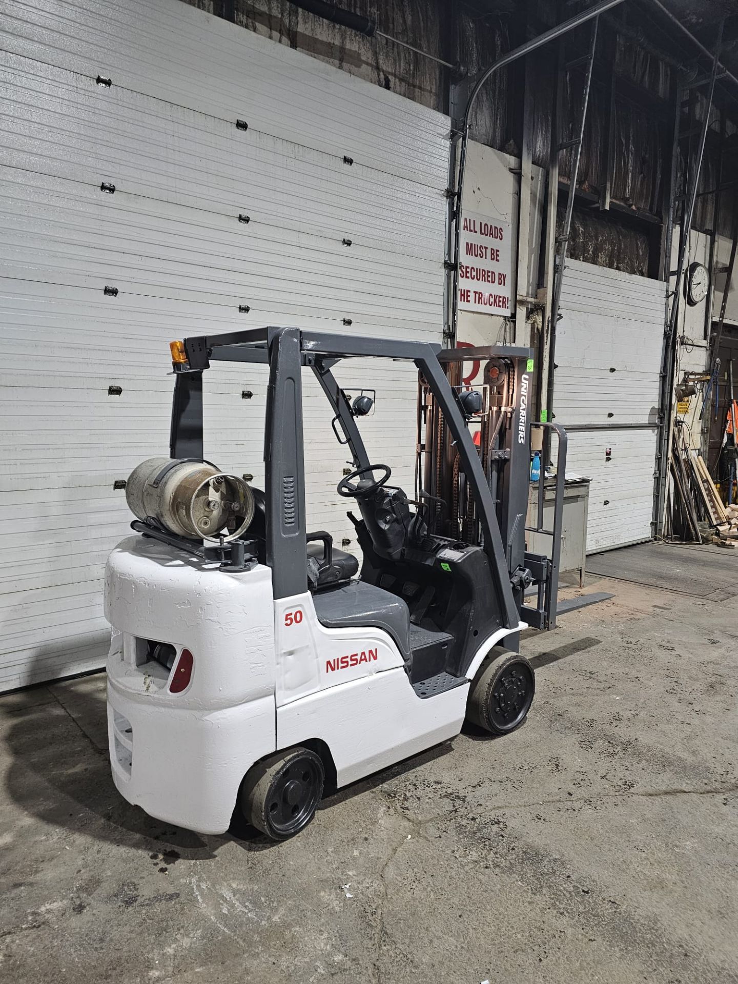 2013 Nissan 5000lbs Capacity LPG (Propane) Forklift 3-STAGE MAST with sideshift (no propane tank - Image 2 of 5
