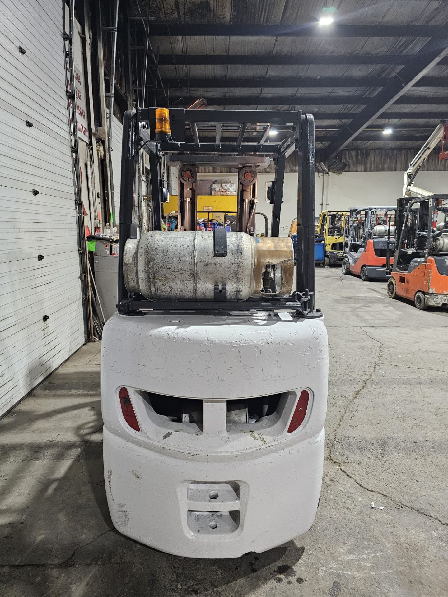 2013 Nissan 5000lbs Capacity LPG (Propane) Forklift 3-STAGE MAST with sideshift (no propane tank - Image 4 of 5