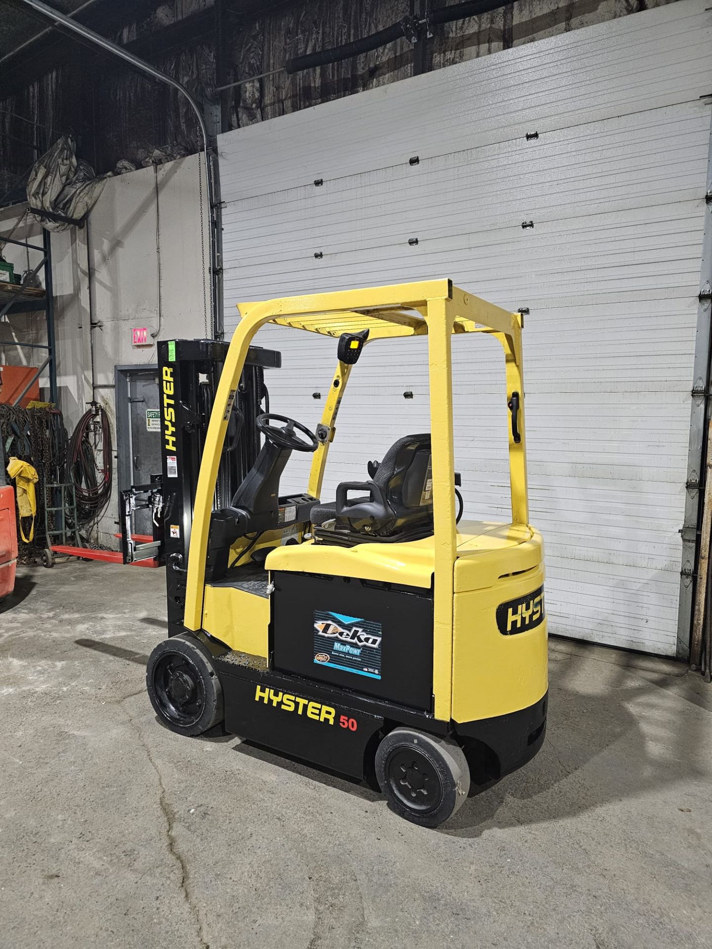 2014 Hyster 5,000lbs Forklift Electric 48V with 3-STAGE Mast & Sideshift - 4-way Control with - Image 3 of 6