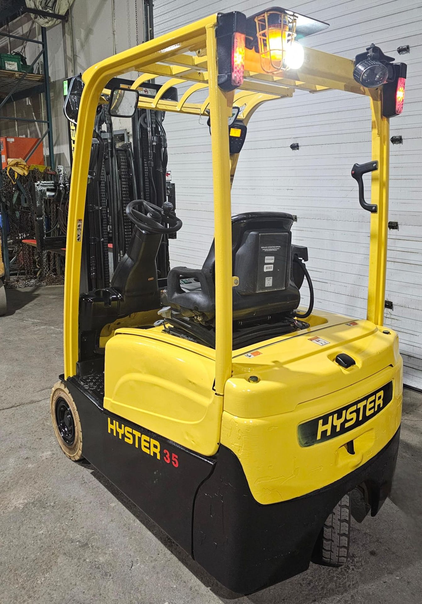 2017 Hyster 3-wheel 3,500lbs Capacity Forklift Electric NEW BATTERY 36V with Sideshift and 3-STAGE - Image 5 of 7