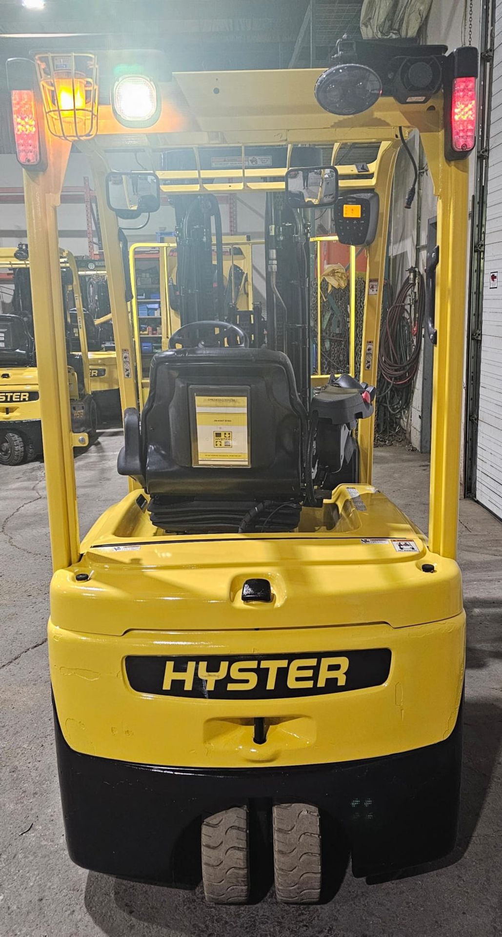 2017 Hyster 3-wheel 3,500lbs Capacity Forklift Electric NEW BATTERY 36V with Sideshift and 3-STAGE - Image 7 of 7