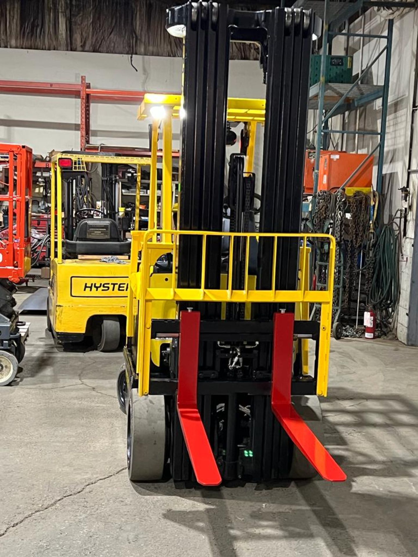 2018 Hyster 5,000lbs Capacity Forklift Electric with 48V Battery & 4-STAGE MAST with Sideshift - Image 3 of 4