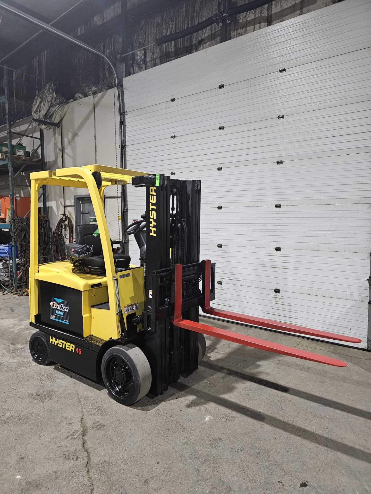 2011 HYSTER 4,500lbs Capacity Forklift indoor 3-STAGE MAST 48V Battery Sideshift & 4 functions and - Image 4 of 7