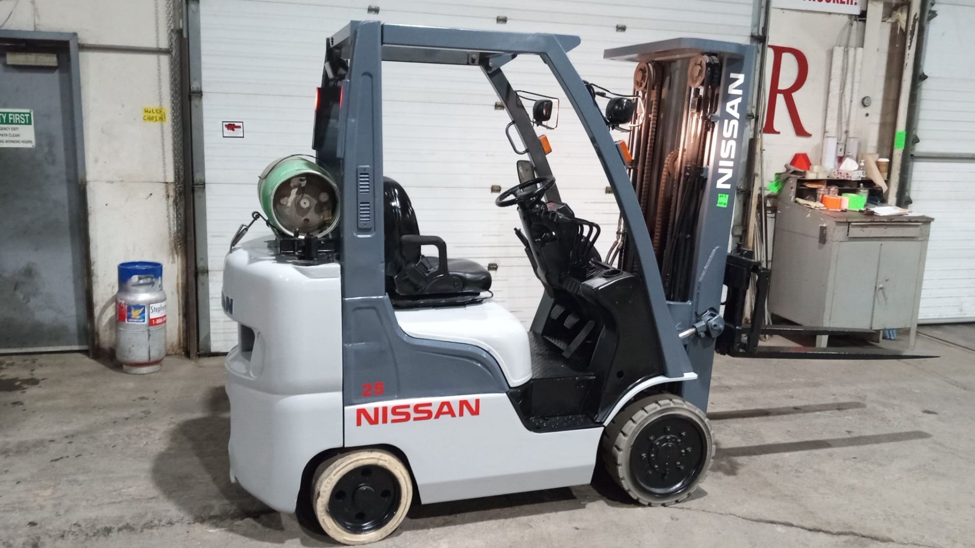 Nissan 5,000 Capacity Forklift LPG (Propane) with Sideshift and 3-STAGE MAST non-marking tires (no - Image 2 of 6