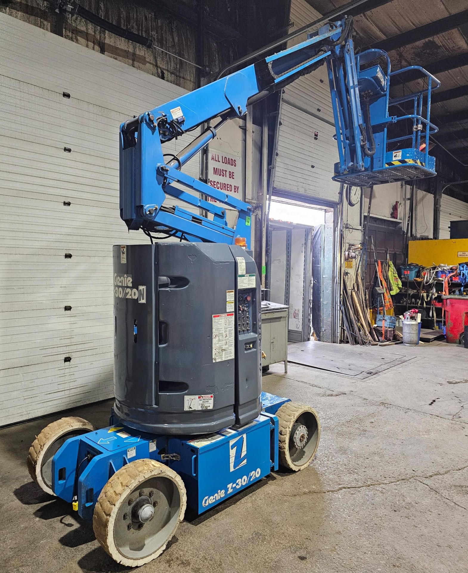 Genie model Z-30/20 Zoom Boom Electric Motorized Man Lift - with 48V Battery with non-marking tires, - Image 3 of 7