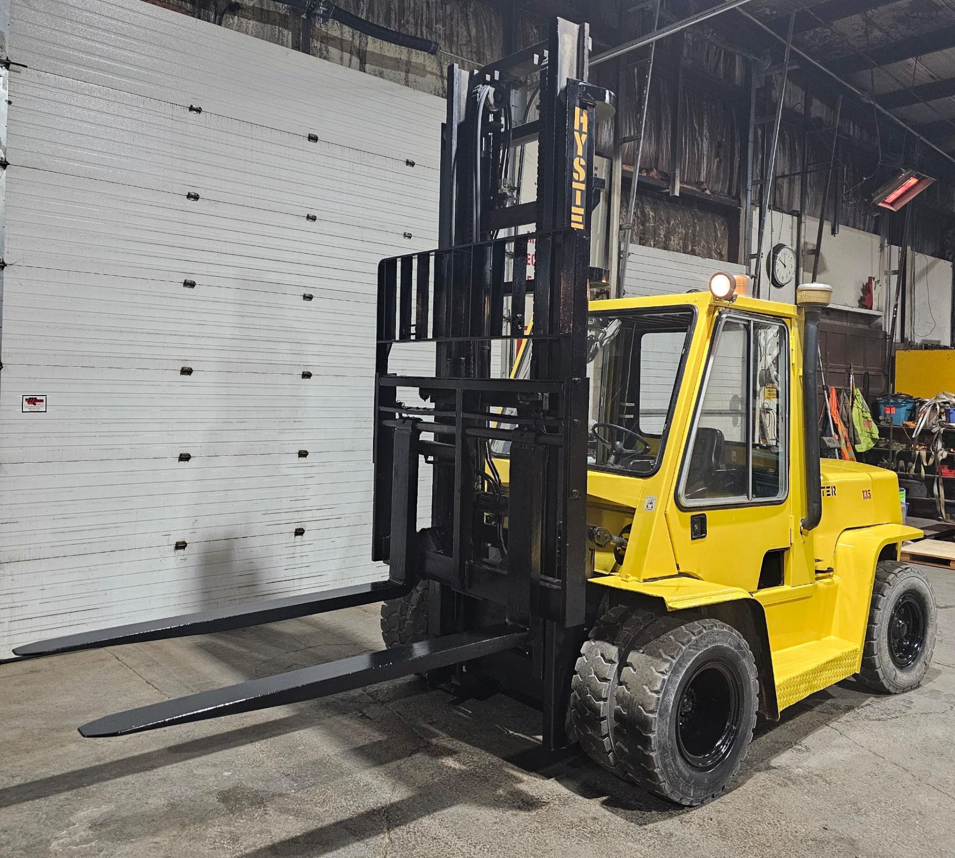 Hyster 13,500lbs Capacity OUTDOOR Forklift 72" Forks & Sideshift, Diesel & with lift height & Dual - Image 6 of 7