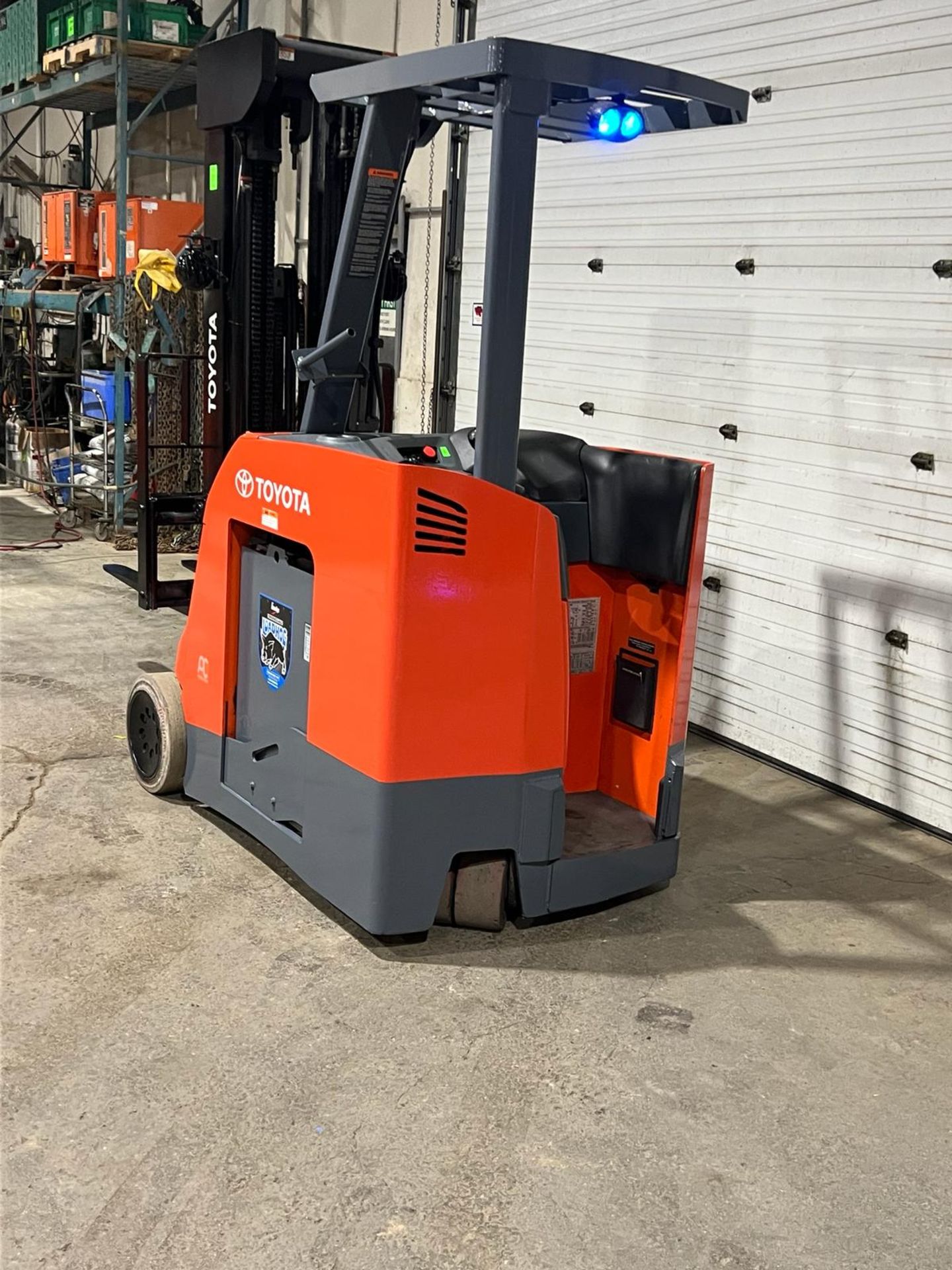 2017 Toyota 4,000lbs Capacity Stand On Electric Forklift with 4-STAGE Mast, sideshift, 36V Battery & - Image 5 of 5