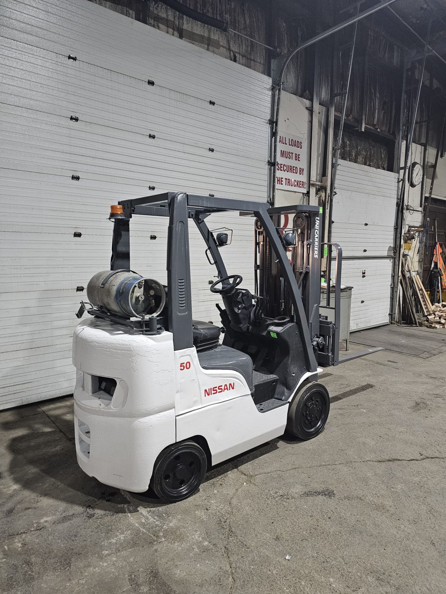2013 Nissan 5000lbs Capacity LPG (Propane) Forklift 3-STAGE MAST with sideshift (no propane tank - Image 2 of 5