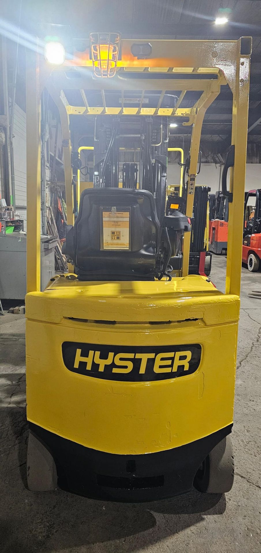 2018 Hyster 5,000lbs Capacity Forklift 48V Battery Sideshift 4-STAGE MAST with 4 functions and - Image 7 of 9