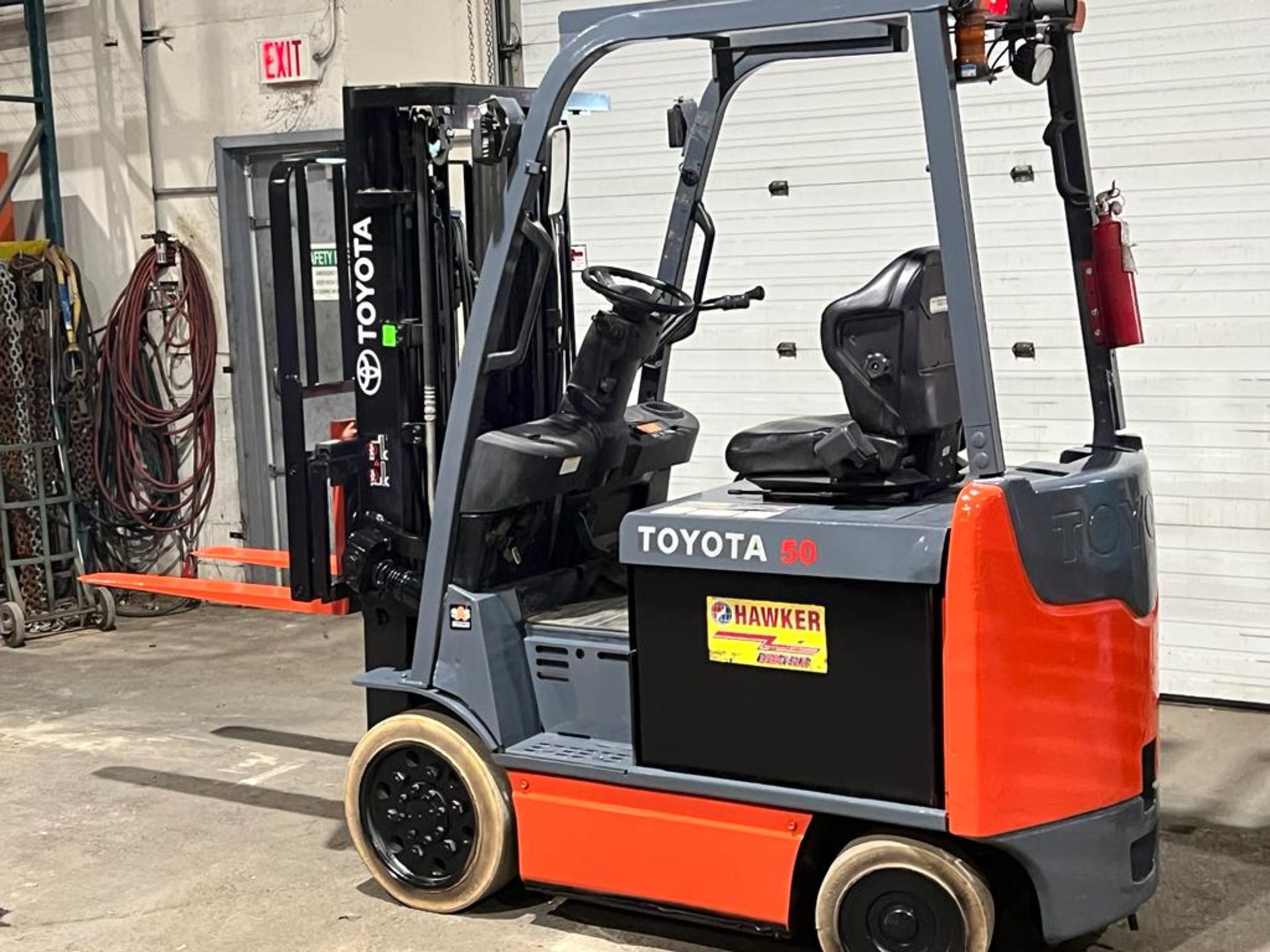 2014 Toyota 5,000lbs Capacity Forklift Electric with 48V Battery with 3-Stage Mast with - Image 4 of 4