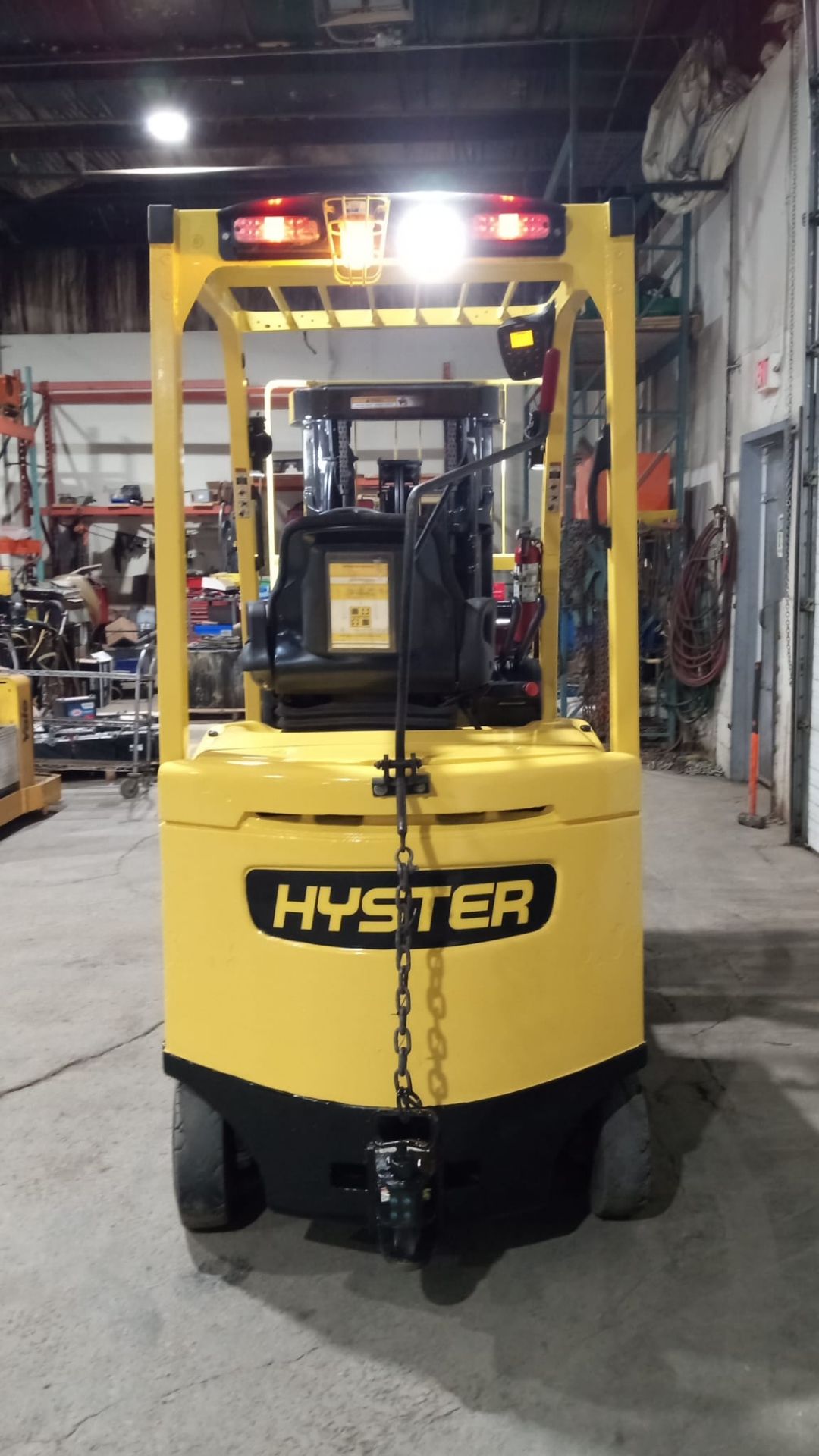 2018 Hyster 5000lbs Capacity Forklift Electric with 48v - 3-STAGE MAST with Sideshift with trailer - Image 4 of 5