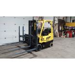 2016 HYSTER 5,000lbs Capacity LPG (Propane) Forklift with sideshift & 3-STAGE MAST & Single Double