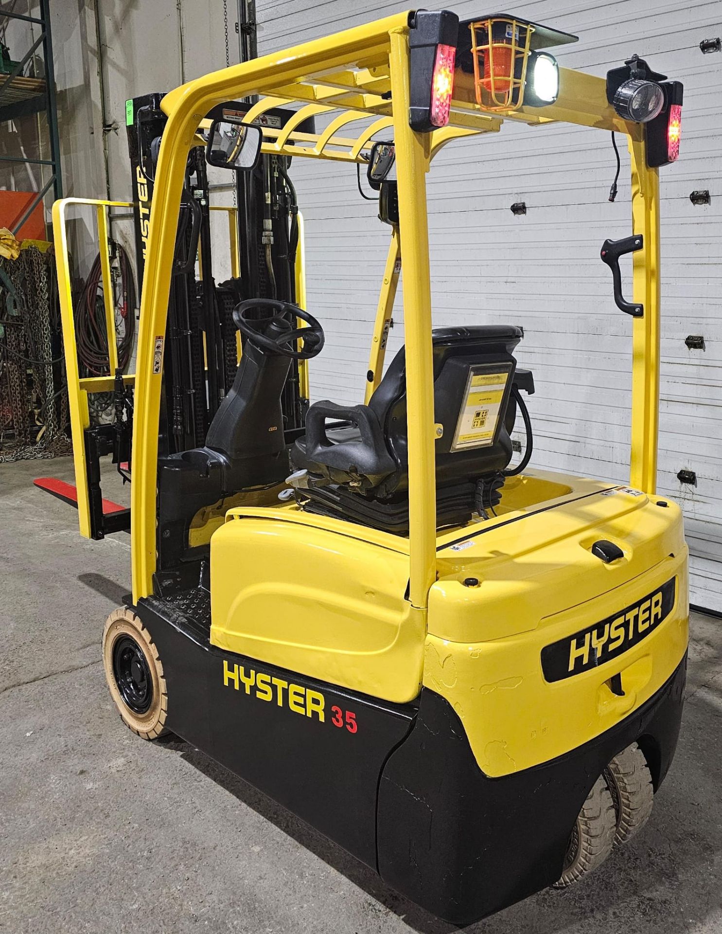 2017 Hyster 3-wheel 3,500lbs Capacity Forklift Electric NEW BATTERY 36V with Sideshift and 3-STAGE - Image 3 of 7