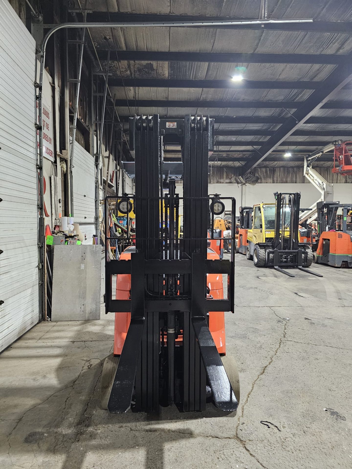 2017 Toyota 4,000lbs Capacity Stand On Electric Forklift with 4-STAGE Mast, sideshift, 36V Battery & - Image 4 of 5