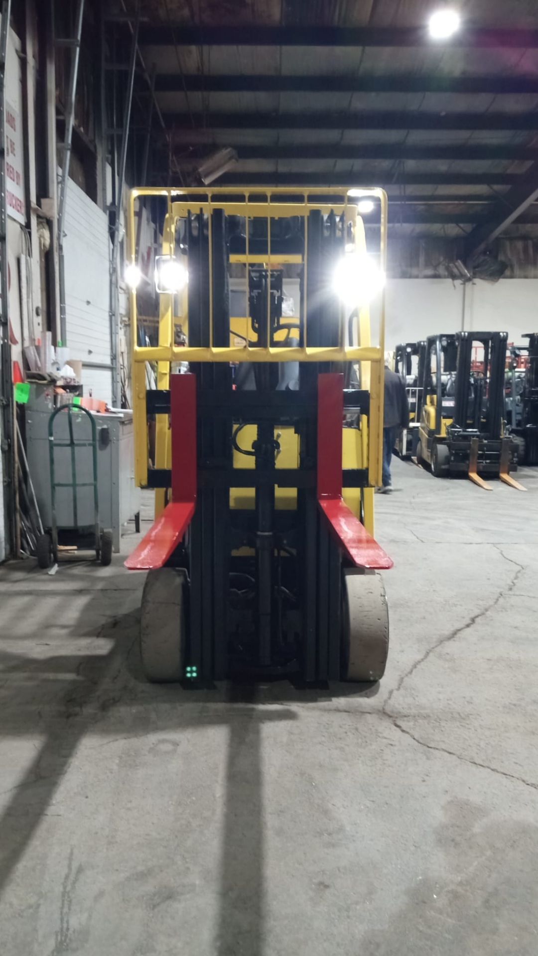 2018 Hyster 5000lbs Capacity Forklift Electric with 48v - 3-STAGE MAST with Sideshift with trailer - Image 5 of 5