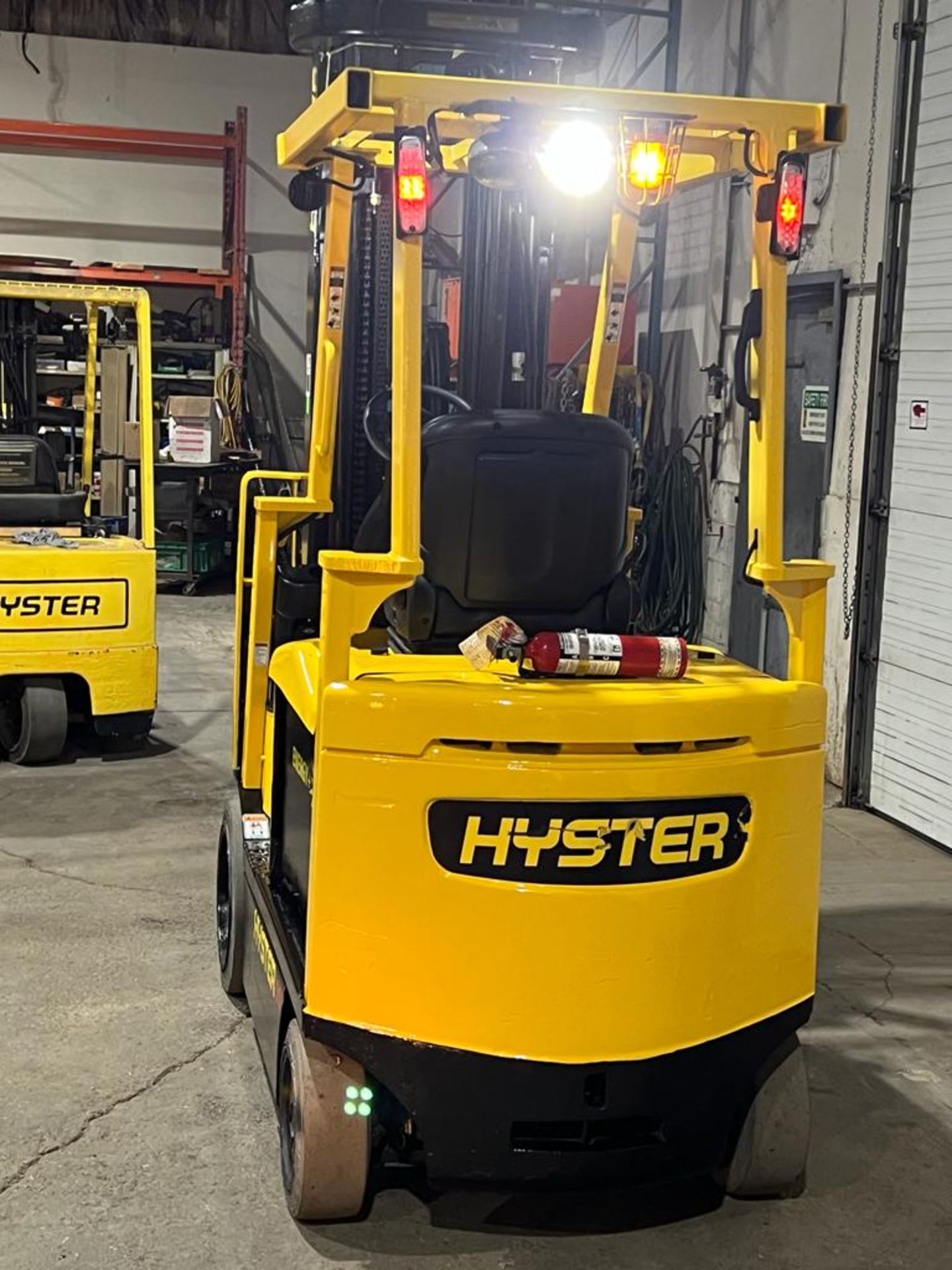 2018 Hyster 5,000lbs Capacity Forklift Electric with 48V Battery & 4-STAGE MAST with Sideshift - Image 2 of 4