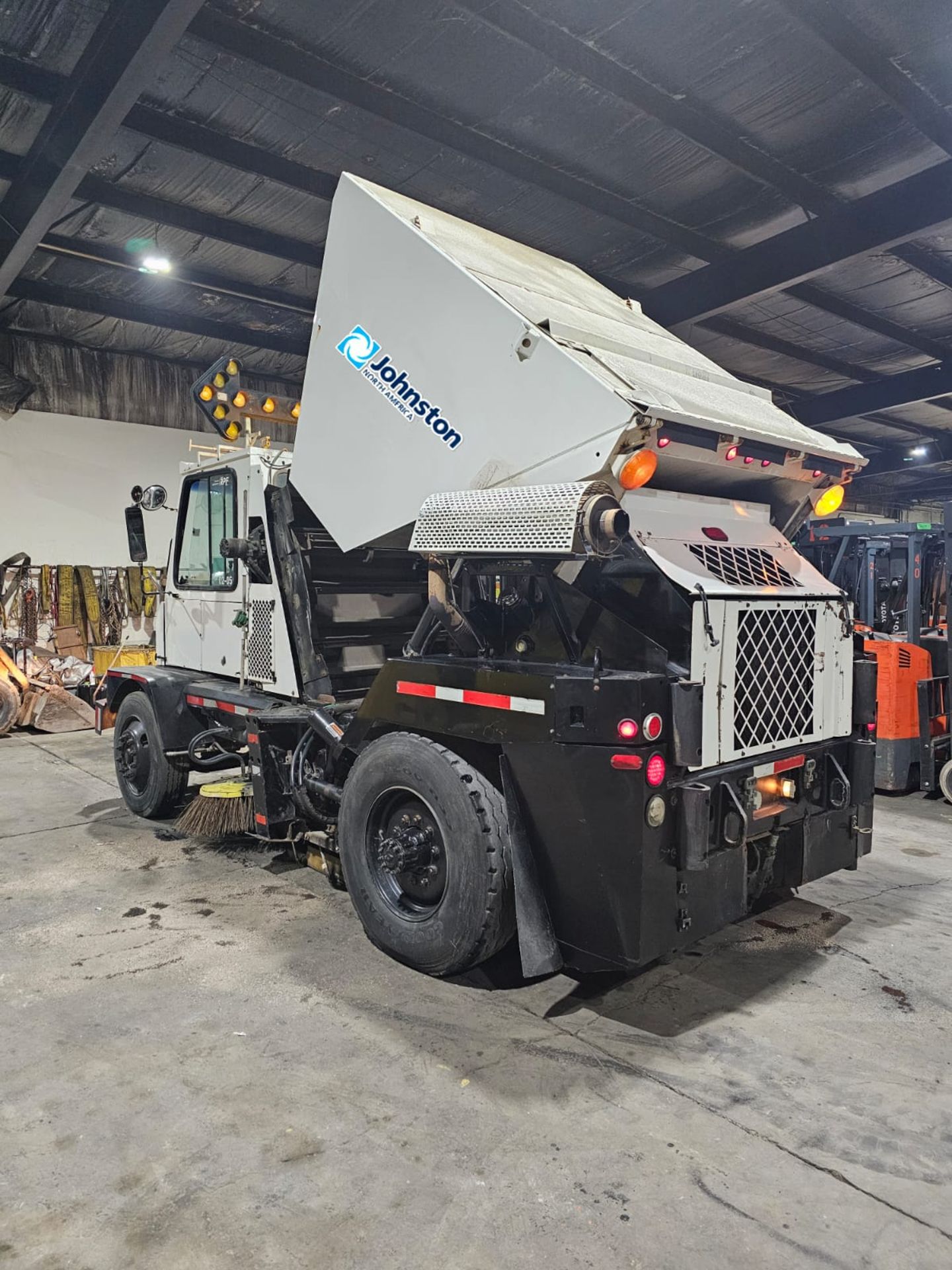 Johnston Model 4000 Outdoor Street Sweeper Scrubber Unit - Diesel with Low Hours and 2 seats - Image 2 of 7