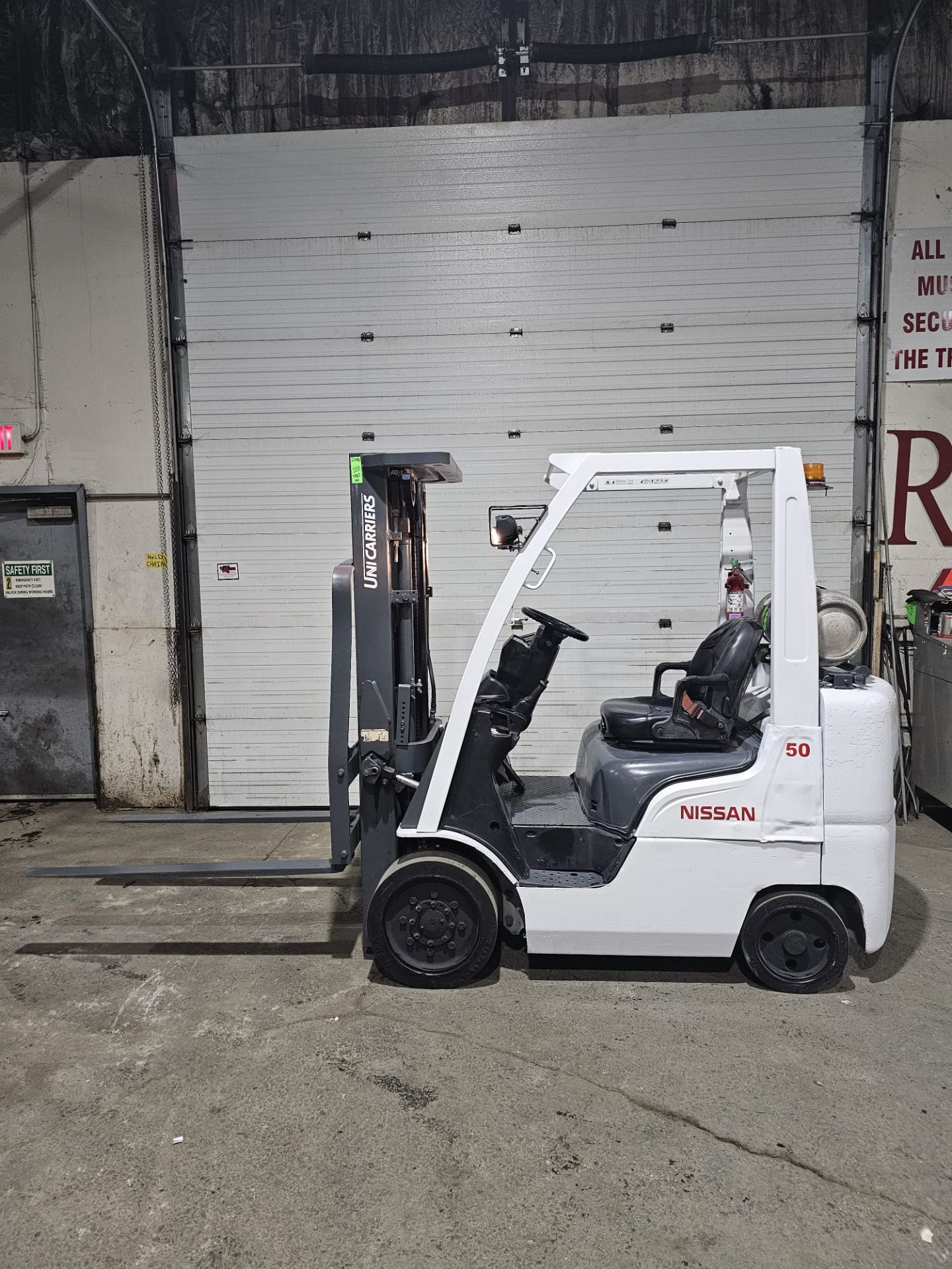 2013 Nissan 5000lbs Capacity LPG (Propane) forklift INDOOR 3-STAGE MAST with (no propane tank