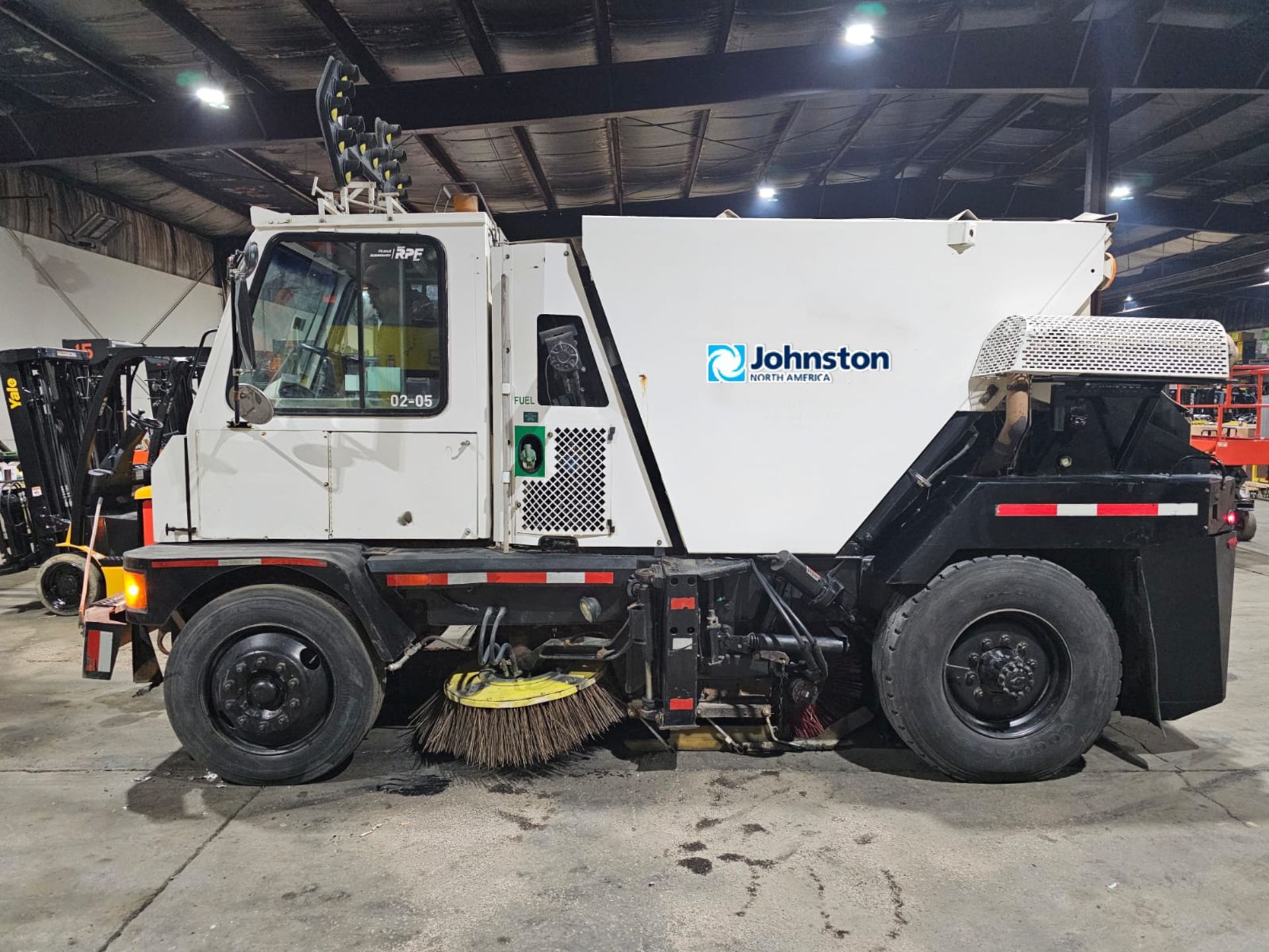 Johnston Model 4000 Outdoor Street Sweeper Scrubber Unit - Diesel with Low Hours and 2 seats - Image 6 of 7