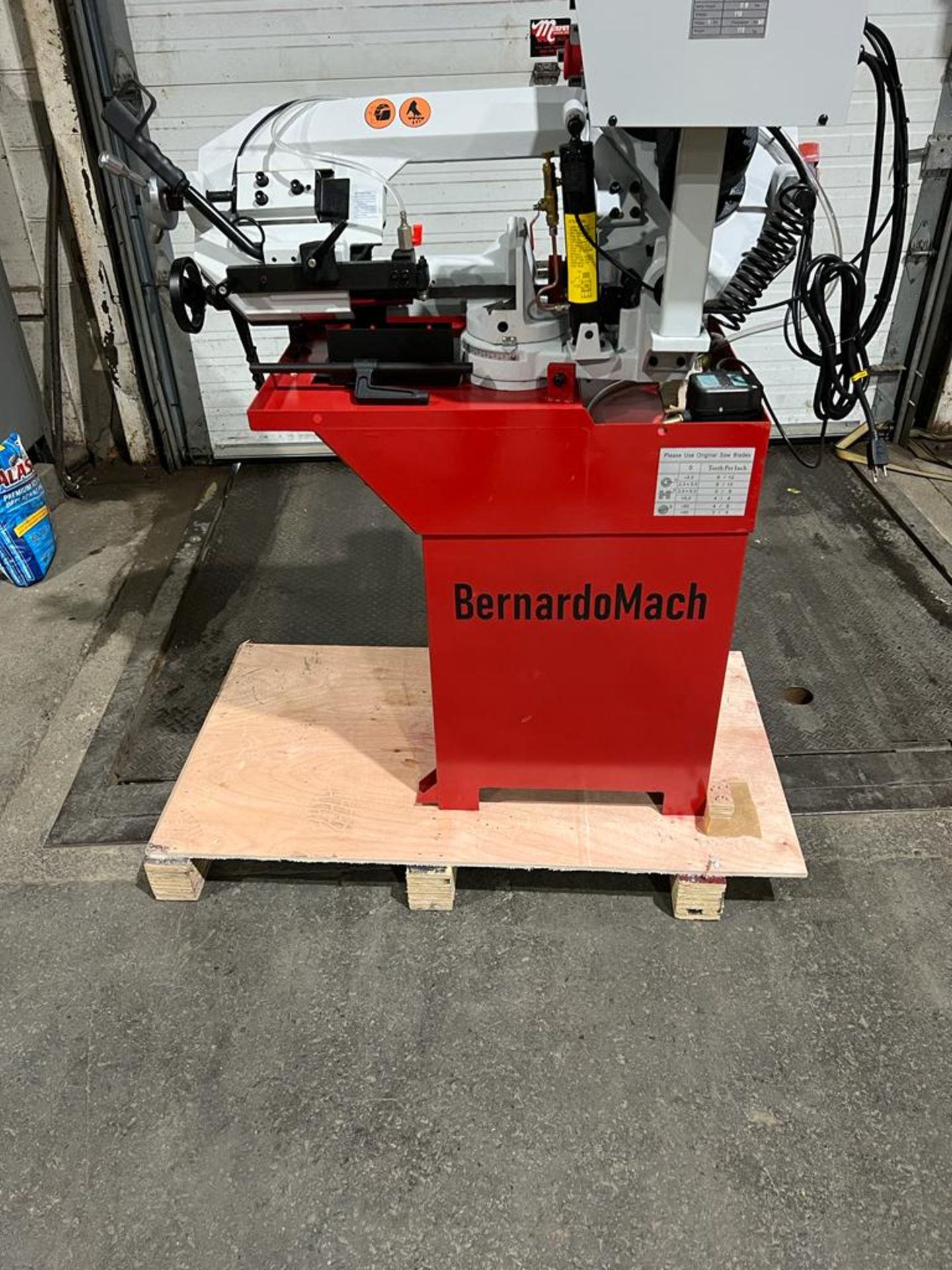 BernardoMach Horizontal Band Saw - GEAR DRIVEN MOTOR with POWER HEAD with Automatic & Manual cut -