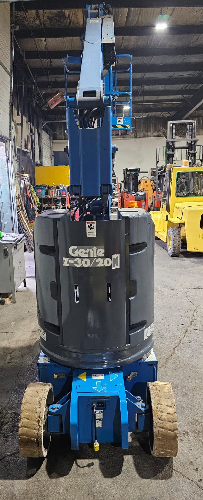 Genie model Z-30/20 Zoom Boom Electric Motorized Man Lift - with 48V Battery with non-marking tires, - Image 6 of 7