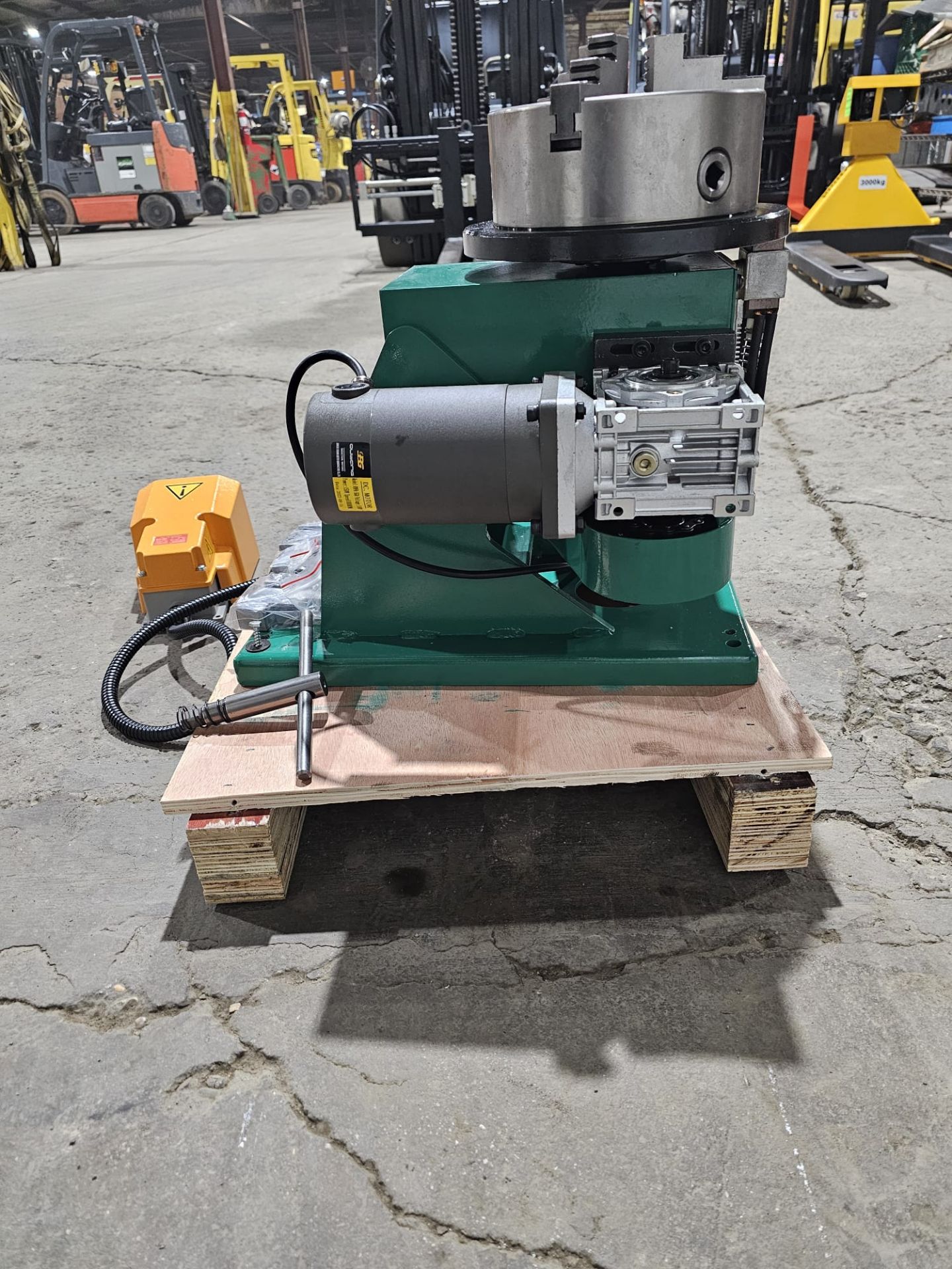 Verner model VP-110 WELDING POSITIONER 250lbs Capacity with 3-Jaw Chuck - tilt and rotate with - Bild 2 aus 8
