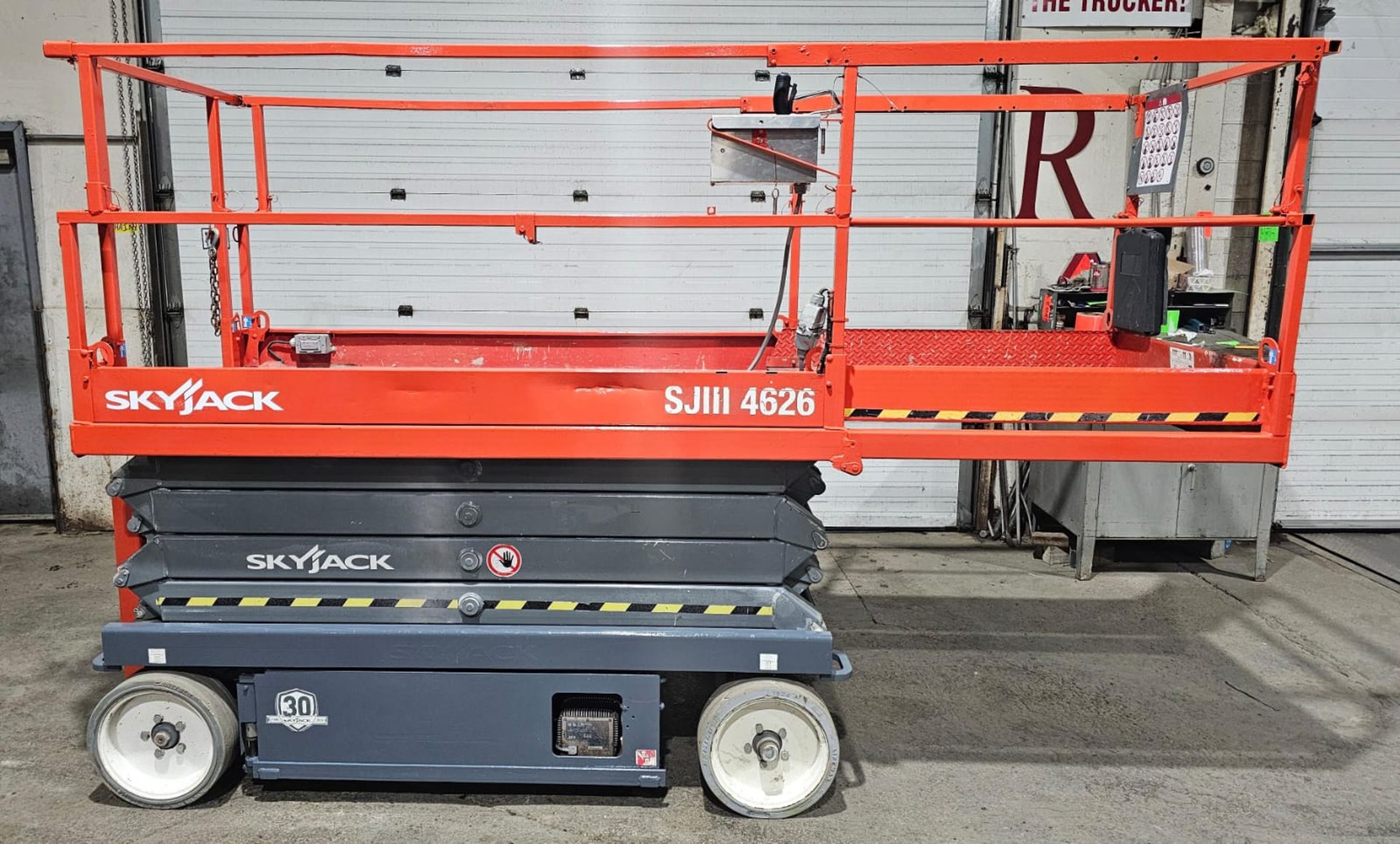 2015 Skyjack SJIII-4626 1000lbs Capacity OUTDOOR Forklift Electric 3 person 24v 26ft lift height - Image 2 of 14
