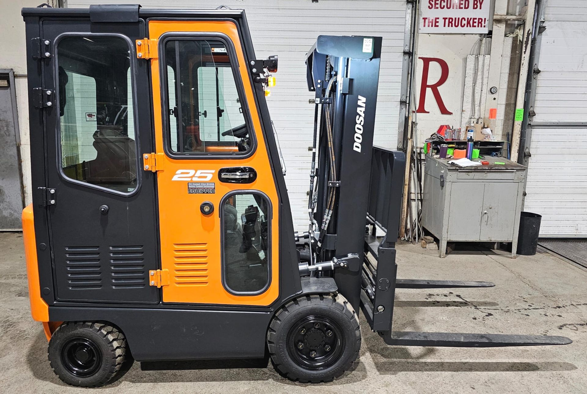 2023 NEW DOOSAN 5,000lbs Capacity OUTDOOR Forklift BRAND NEW BATTERY 48V with 0 Hours with Sideshift - Image 3 of 27
