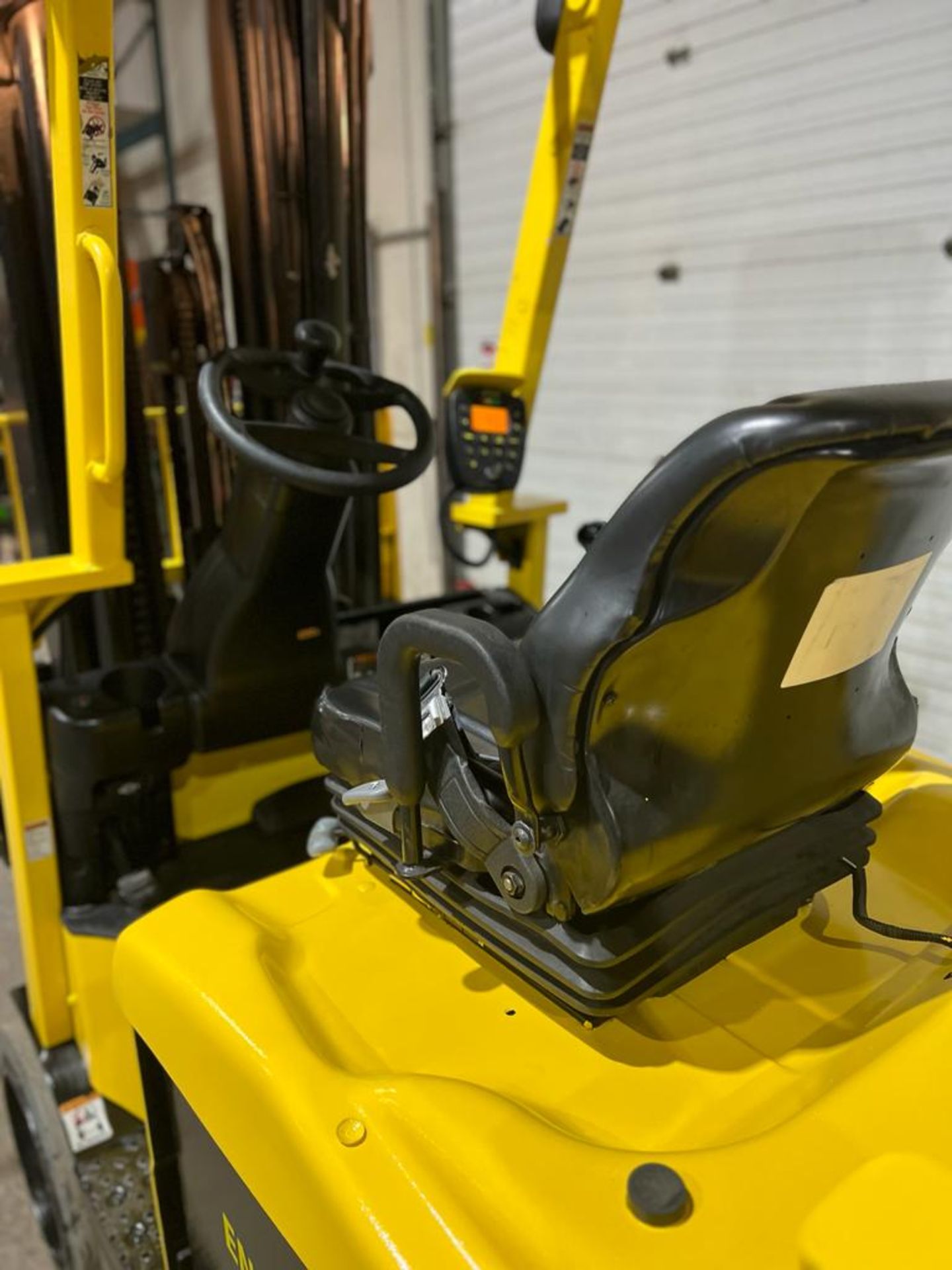 2017 Hyster 5,000lbs Capacity Forklift Electric with 48V Battery & 4-STAGE MAST with Sideshift - Image 3 of 4