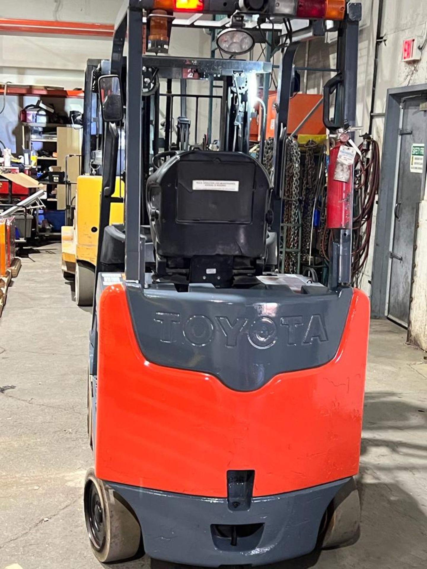 2014 Toyota 5,000lbs Capacity Forklift Electric with 48V Battery with 3-Stage Mast with - Image 3 of 4