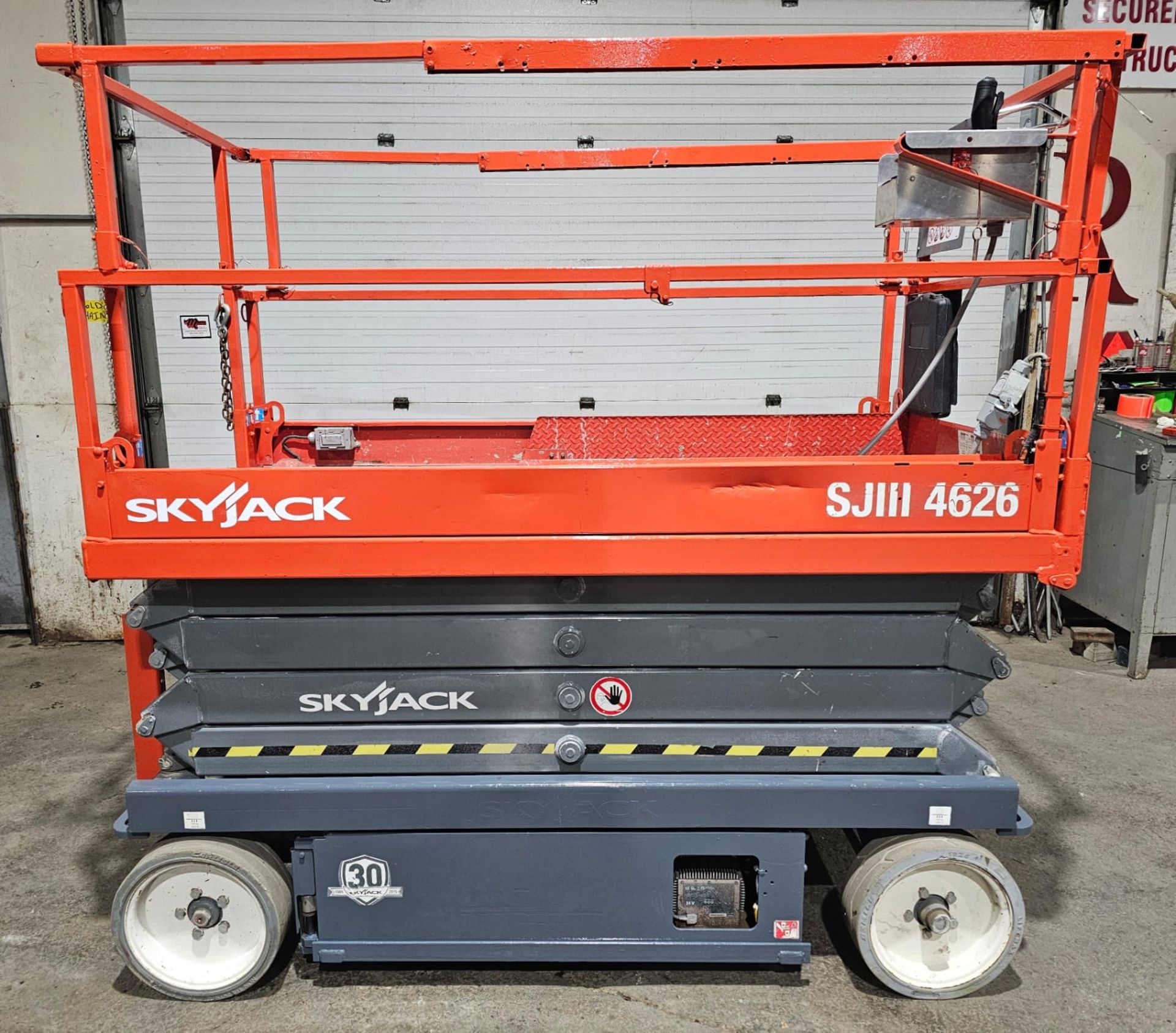 2015 Skyjack SJIII-4626 1000lbs Capacity OUTDOOR Forklift Electric 3 person 24v 26ft lift height - Image 10 of 14